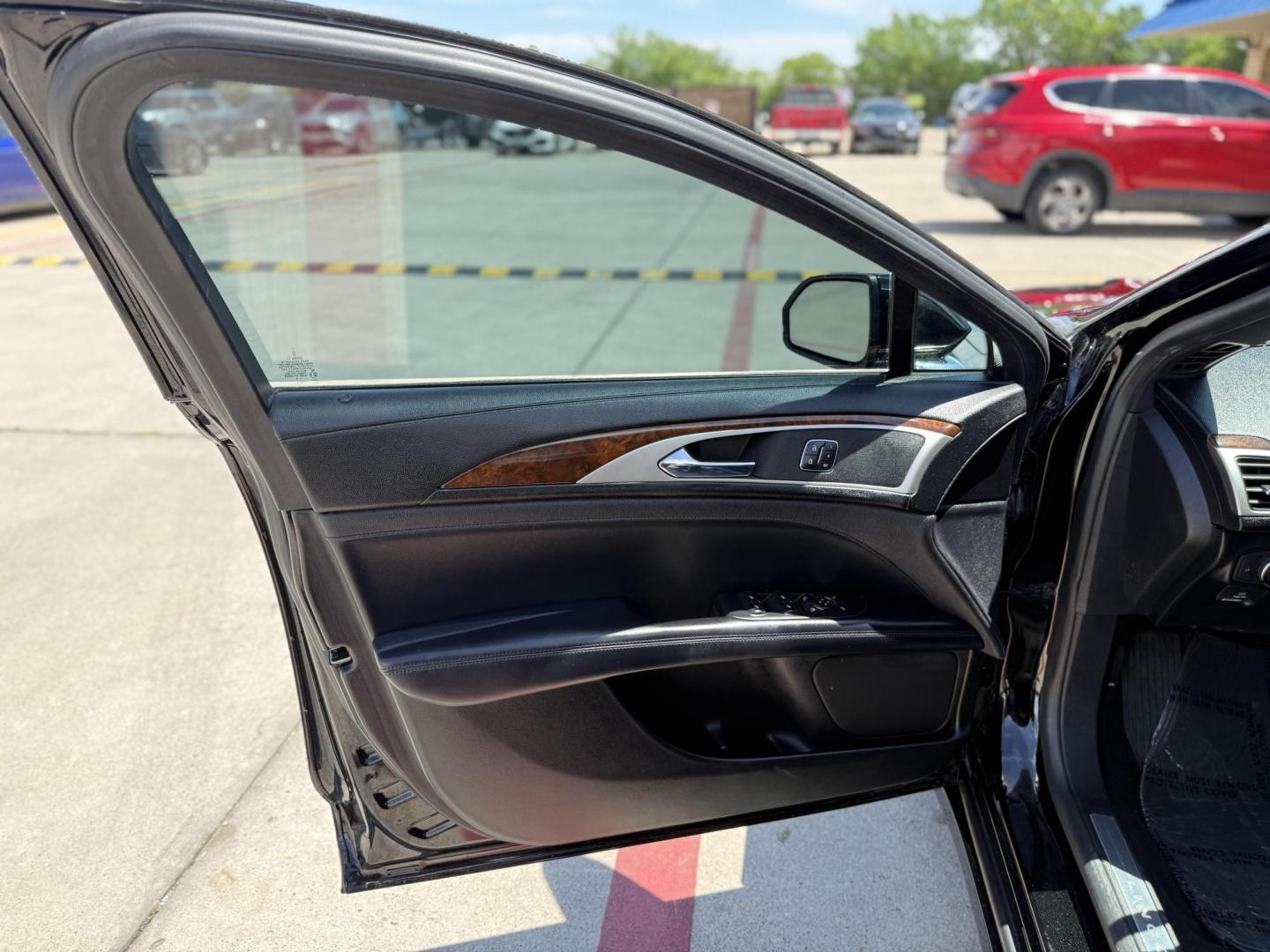 2018 Black Velvet /Cappuccino, leather Ebony, leather Lincoln MKZ 59370 (3LN6L5C95JR) with an 2.0L L4 DOHC 16V engine, 6-Speed Automatic transmission, located at 2401 E Main St., Grand Prairie, TX, 75050, (972) 262-4440, 32.748981, -96.969643 - Photo#9