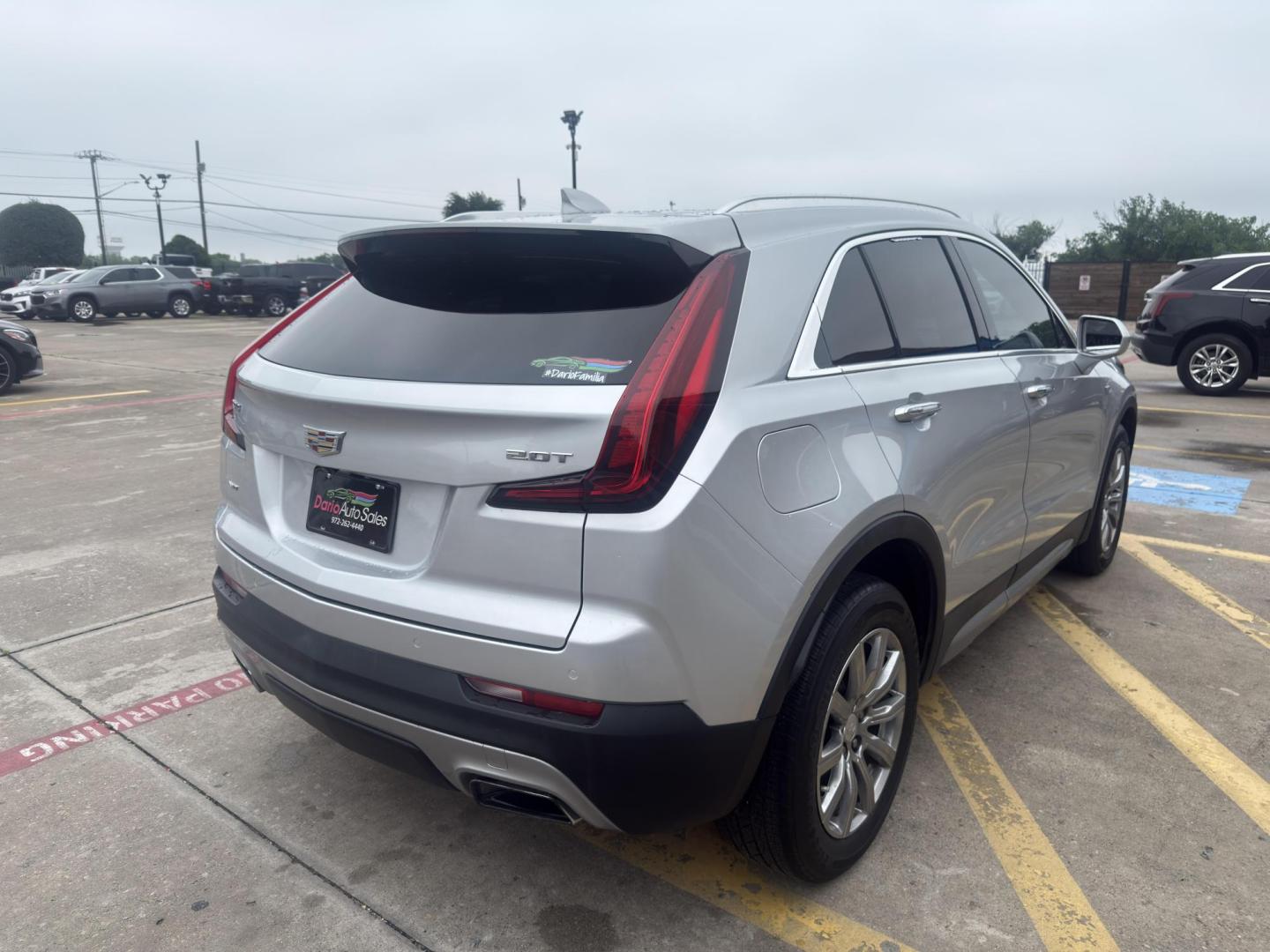 2019 Radiant Silver Metallic /Jet Black, leather Light Platinum/Jet Black, leath Cadillac XT4 62732 (1GYFZDR46KF) with an 2.0L L4 DOHC 16V engine, 9-Speed Automatic transmission, located at 2401 E Main St., Grand Prairie, TX, 75050, (972) 262-4440, 32.748981, -96.969643 - Photo#4