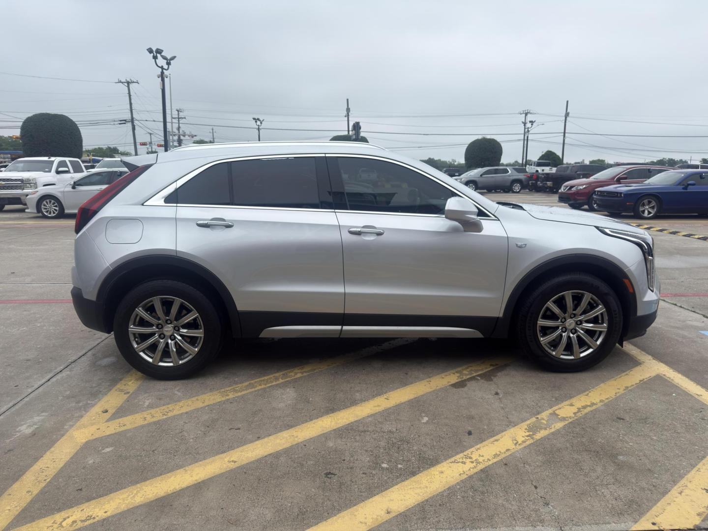 2019 Radiant Silver Metallic /Jet Black, leather Light Platinum/Jet Black, leath Cadillac XT4 62732 (1GYFZDR46KF) with an 2.0L L4 DOHC 16V engine, 9-Speed Automatic transmission, located at 2401 E Main St., Grand Prairie, TX, 75050, (972) 262-4440, 32.748981, -96.969643 - Photo#5