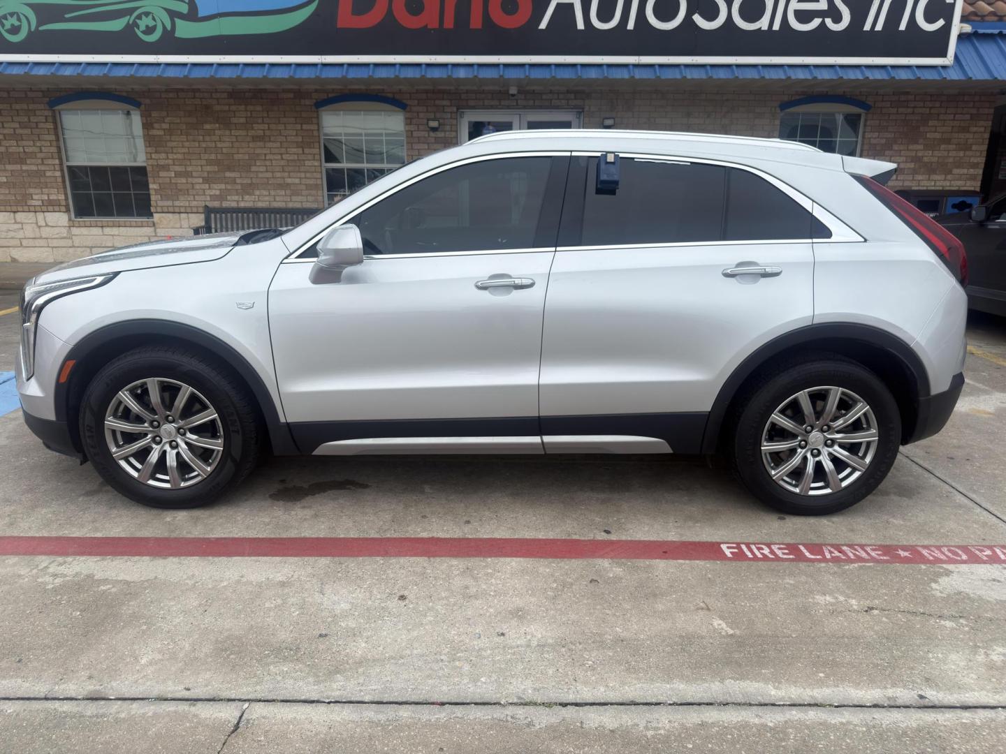 2019 Radiant Silver Metallic /Jet Black, leather Light Platinum/Jet Black, leath Cadillac XT4 62732 (1GYFZDR46KF) with an 2.0L L4 DOHC 16V engine, 9-Speed Automatic transmission, located at 2401 E Main St., Grand Prairie, TX, 75050, (972) 262-4440, 32.748981, -96.969643 - Photo#8