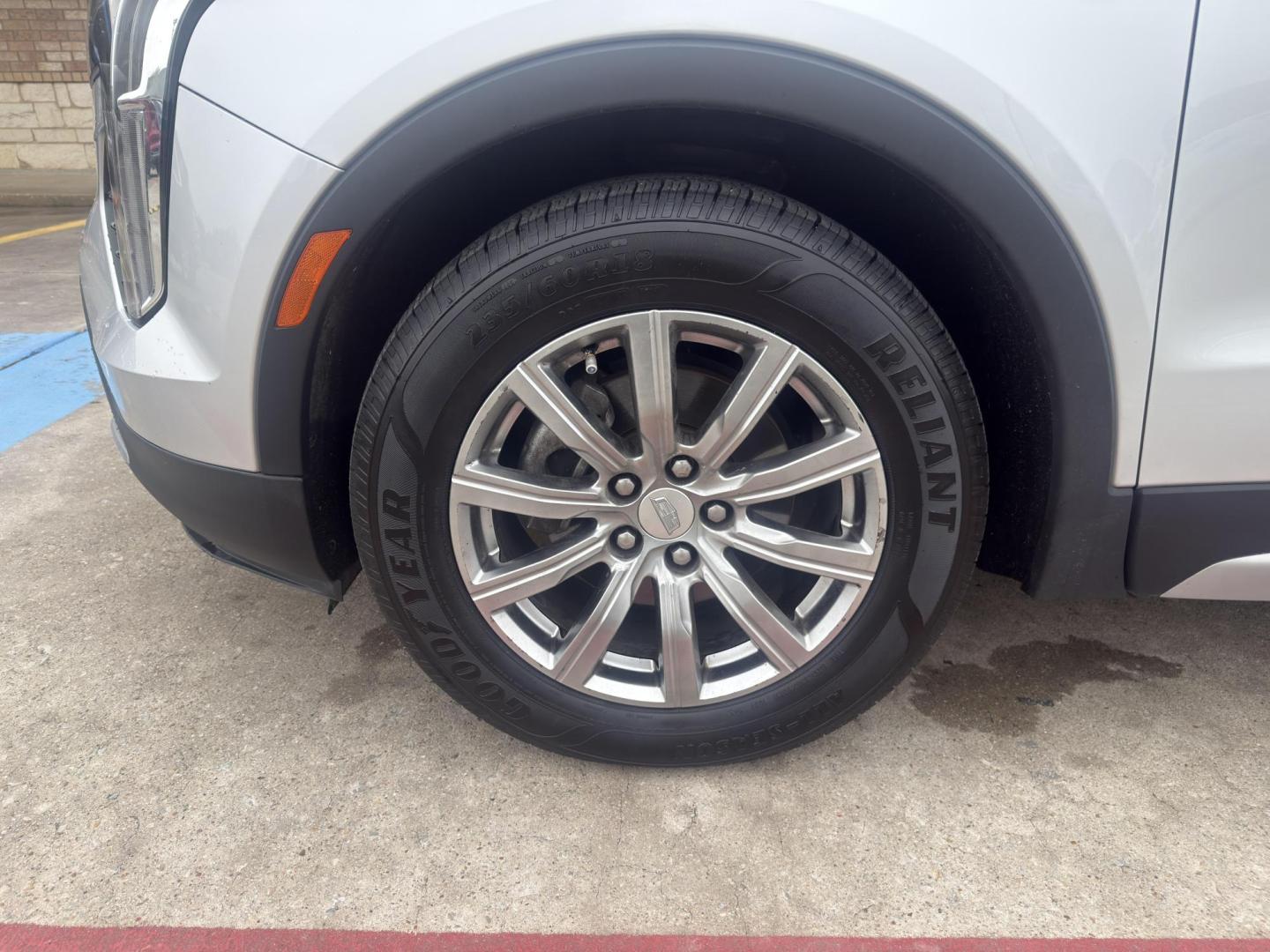 2019 Radiant Silver Metallic /Jet Black, leather Light Platinum/Jet Black, leath Cadillac XT4 62732 (1GYFZDR46KF) with an 2.0L L4 DOHC 16V engine, 9-Speed Automatic transmission, located at 2401 E Main St., Grand Prairie, TX, 75050, (972) 262-4440, 32.748981, -96.969643 - Photo#9