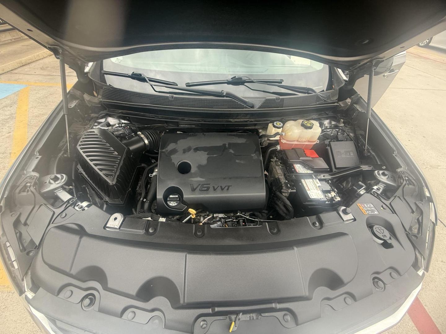 2019 Silver Ice Metallic /Jet Black, premium cloth Chevrolet Traverse 63861 (1GNERFKW5KJ) with an 3.6L V6 DOHC 24V engine, 9-Speed Automatic transmission, located at 2401 E Main St., Grand Prairie, TX, 75050, (972) 262-4440, 32.748981, -96.969643 - Photo#1