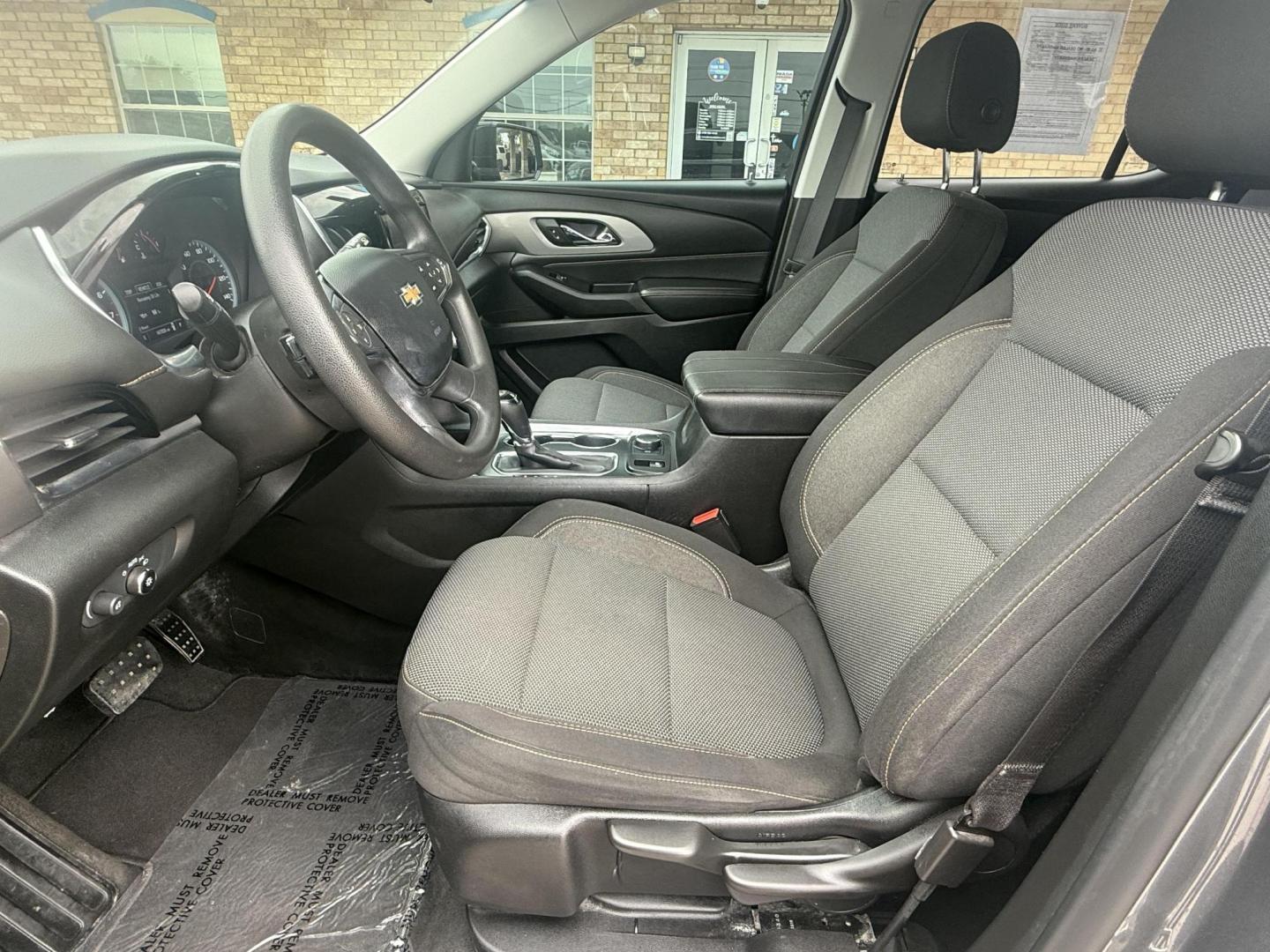 2019 Silver Ice Metallic /Jet Black, premium cloth Chevrolet Traverse 63861 (1GNERFKW5KJ) with an 3.6L V6 DOHC 24V engine, 9-Speed Automatic transmission, located at 2401 E Main St., Grand Prairie, TX, 75050, (972) 262-4440, 32.748981, -96.969643 - Photo#2