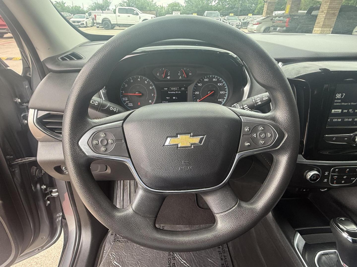 2019 Silver Ice Metallic /Jet Black, premium cloth Chevrolet Traverse 63861 (1GNERFKW5KJ) with an 3.6L V6 DOHC 24V engine, 9-Speed Automatic transmission, located at 2401 E Main St., Grand Prairie, TX, 75050, (972) 262-4440, 32.748981, -96.969643 - Photo#7