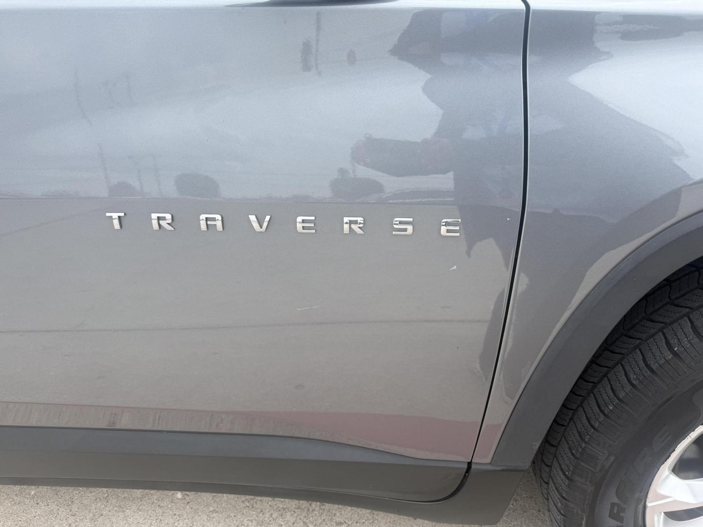 2019 Silver Ice Metallic /Jet Black, premium cloth Chevrolet Traverse 63861 (1GNERFKW5KJ) with an 3.6L V6 DOHC 24V engine, 9-Speed Automatic transmission, located at 2401 E Main St., Grand Prairie, TX, 75050, (972) 262-4440, 32.748981, -96.969643 - Photo#11