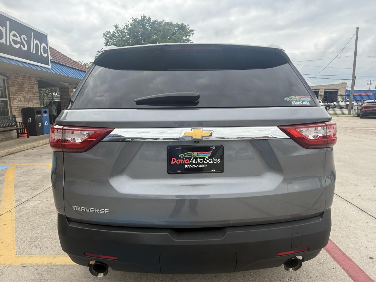 2019 Silver Ice Metallic /Jet Black, premium cloth Chevrolet Traverse 63861 (1GNERFKW5KJ) with an 3.6L V6 DOHC 24V engine, 9-Speed Automatic transmission, located at 2401 E Main St., Grand Prairie, TX, 75050, (972) 262-4440, 32.748981, -96.969643 - Photo#16