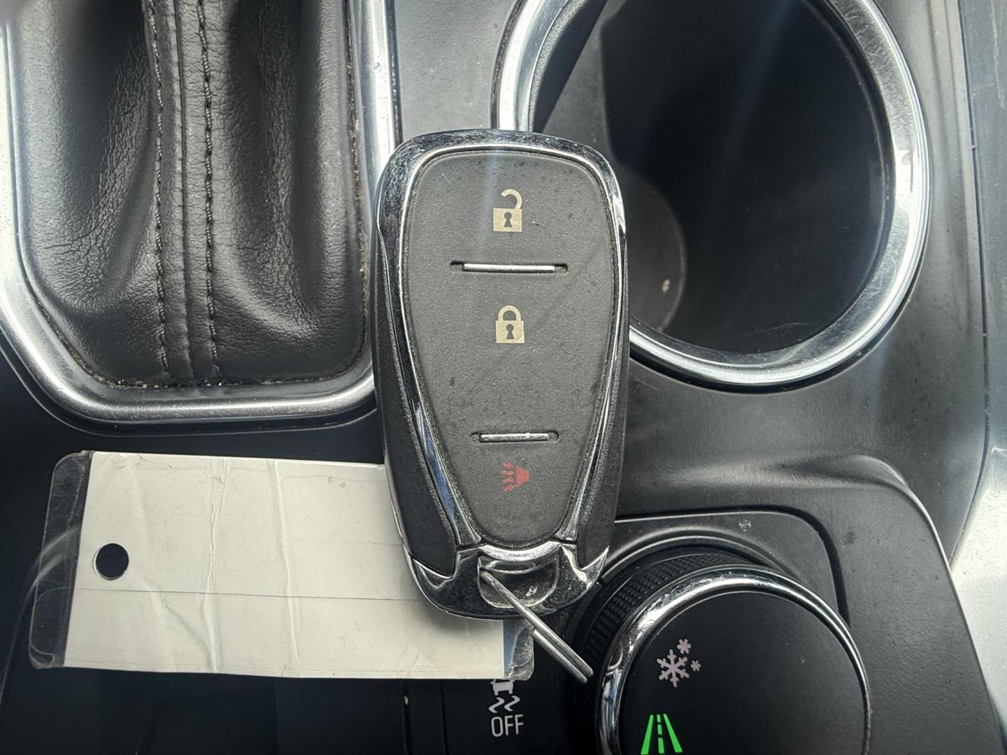 2019 Silver Ice Metallic /Jet Black, premium cloth Chevrolet Traverse 63861 (1GNERFKW5KJ) with an 3.6L V6 DOHC 24V engine, 9-Speed Automatic transmission, located at 2401 E Main St., Grand Prairie, TX, 75050, (972) 262-4440, 32.748981, -96.969643 - Photo#20