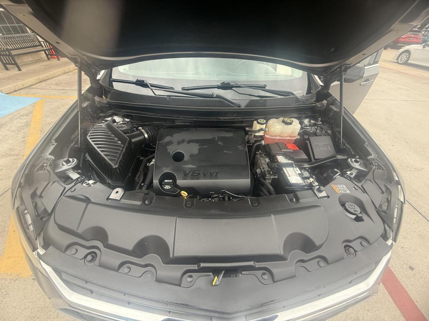 2019 Silver Ice Metallic /Jet Black, premium cloth Chevrolet Traverse 63861 (1GNERFKW5KJ) with an 3.6L V6 DOHC 24V engine, 9-Speed Automatic transmission, located at 2401 E Main St., Grand Prairie, TX, 75050, (972) 262-4440, 32.748981, -96.969643 - Photo#21