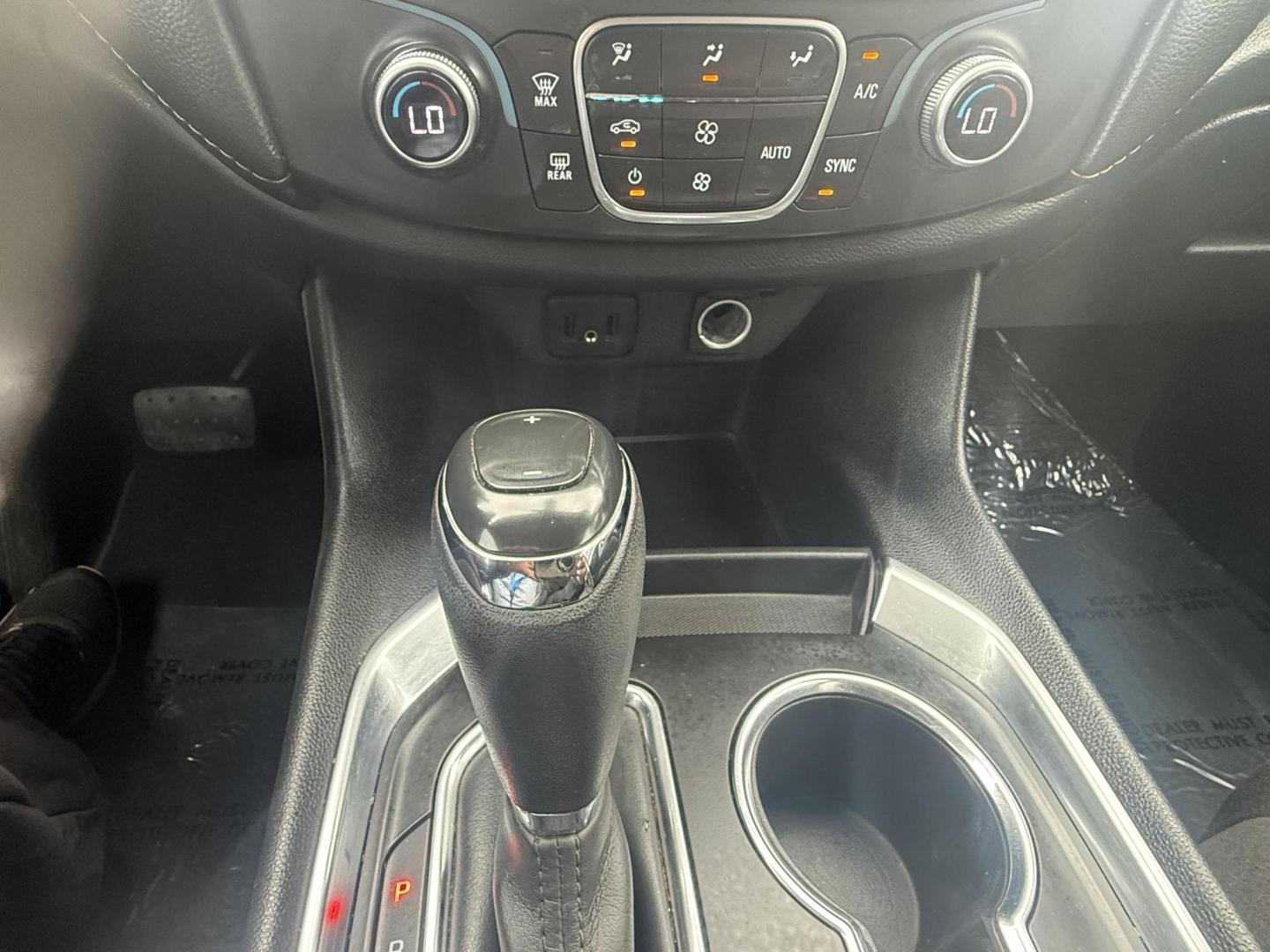 2019 Silver Ice Metallic /Jet Black, premium cloth Chevrolet Traverse 63861 (1GNERFKW5KJ) with an 3.6L V6 DOHC 24V engine, 9-Speed Automatic transmission, located at 2401 E Main St., Grand Prairie, TX, 75050, (972) 262-4440, 32.748981, -96.969643 - Photo#23