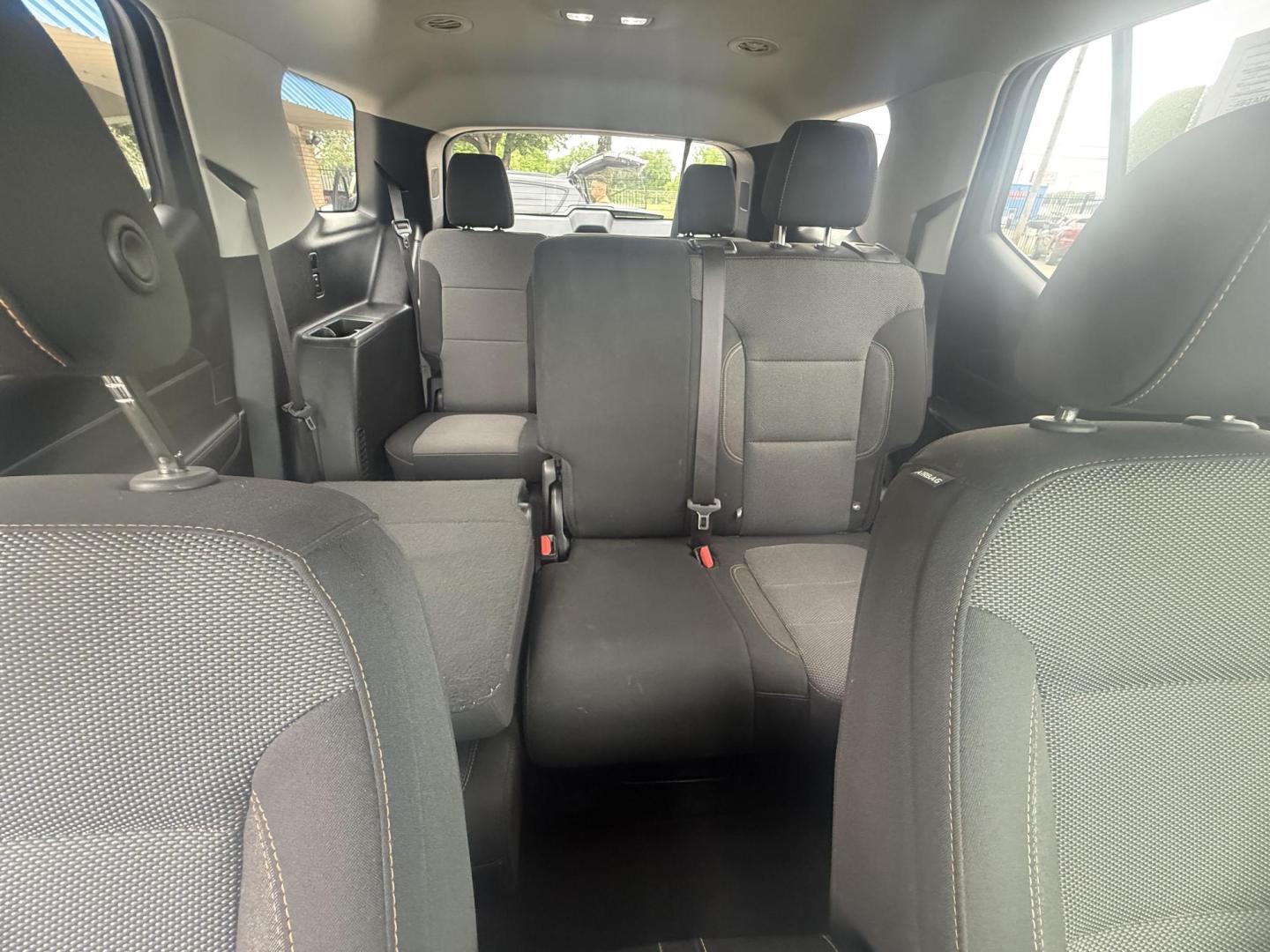 2019 Silver Ice Metallic /Jet Black, premium cloth Chevrolet Traverse 63861 (1GNERFKW5KJ) with an 3.6L V6 DOHC 24V engine, 9-Speed Automatic transmission, located at 2401 E Main St., Grand Prairie, TX, 75050, (972) 262-4440, 32.748981, -96.969643 - Photo#24