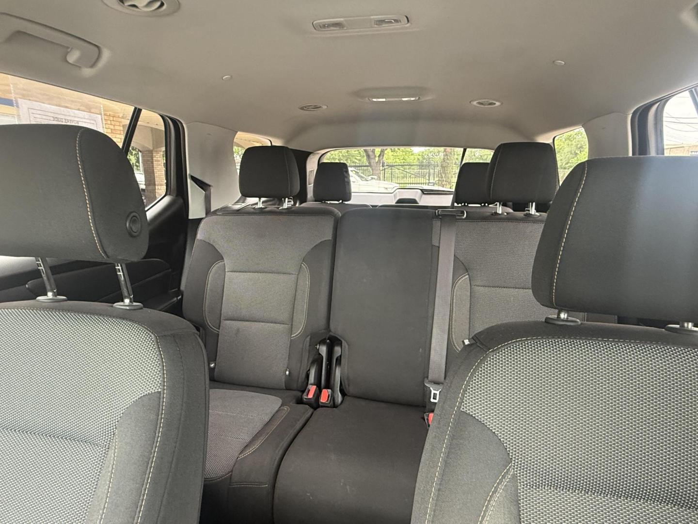 2019 Silver Ice Metallic /Jet Black, premium cloth Chevrolet Traverse 63861 (1GNERFKW5KJ) with an 3.6L V6 DOHC 24V engine, 9-Speed Automatic transmission, located at 2401 E Main St., Grand Prairie, TX, 75050, (972) 262-4440, 32.748981, -96.969643 - Photo#29
