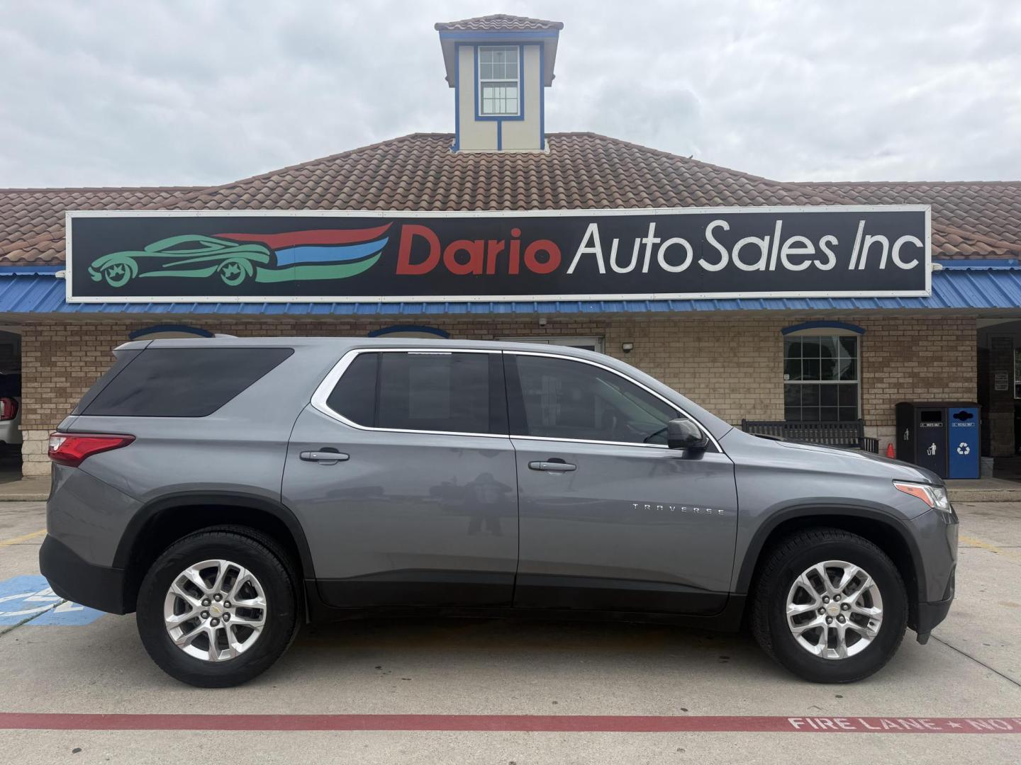 2019 Silver Ice Metallic /Jet Black, premium cloth Chevrolet Traverse 63861 (1GNERFKW5KJ) with an 3.6L V6 DOHC 24V engine, 9-Speed Automatic transmission, located at 2401 E Main St., Grand Prairie, TX, 75050, (972) 262-4440, 32.748981, -96.969643 - Photo#31