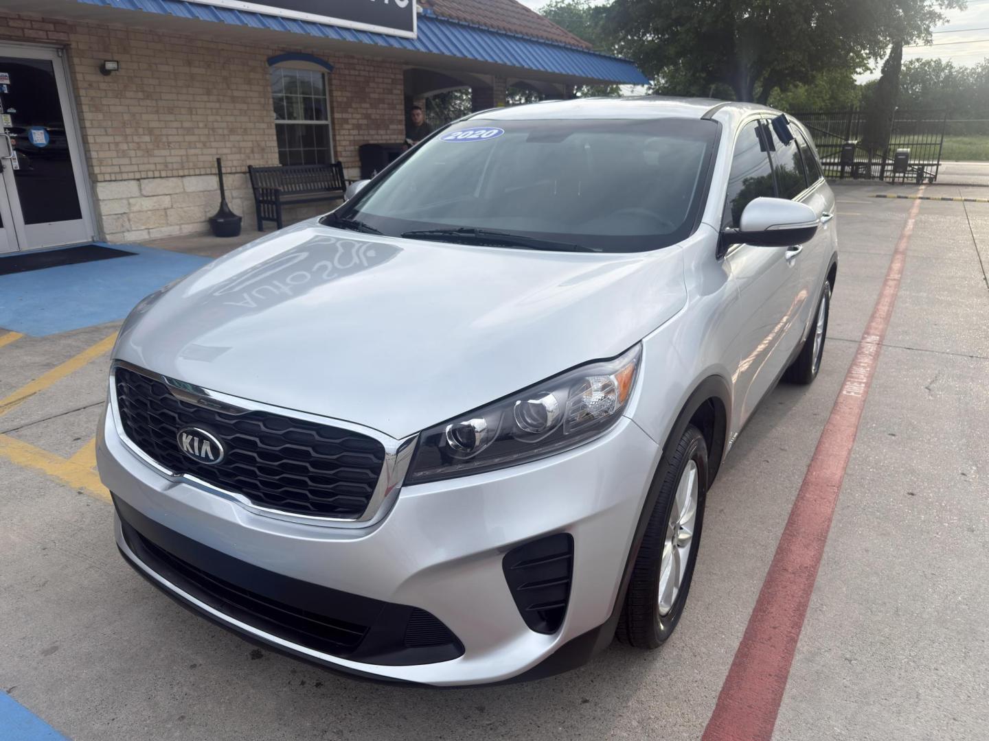 2020 Everlasting Silver /Satin Black, leather Stone Beige, leather Kia Sorento 72484 (5XYPGDA50LG) with an 3.3L V6 DOHC 24V engine, 8-Speed Automatic transmission, located at 2401 E Main St., Grand Prairie, TX, 75050, (972) 262-4440, 32.748981, -96.969643 - Photo#0