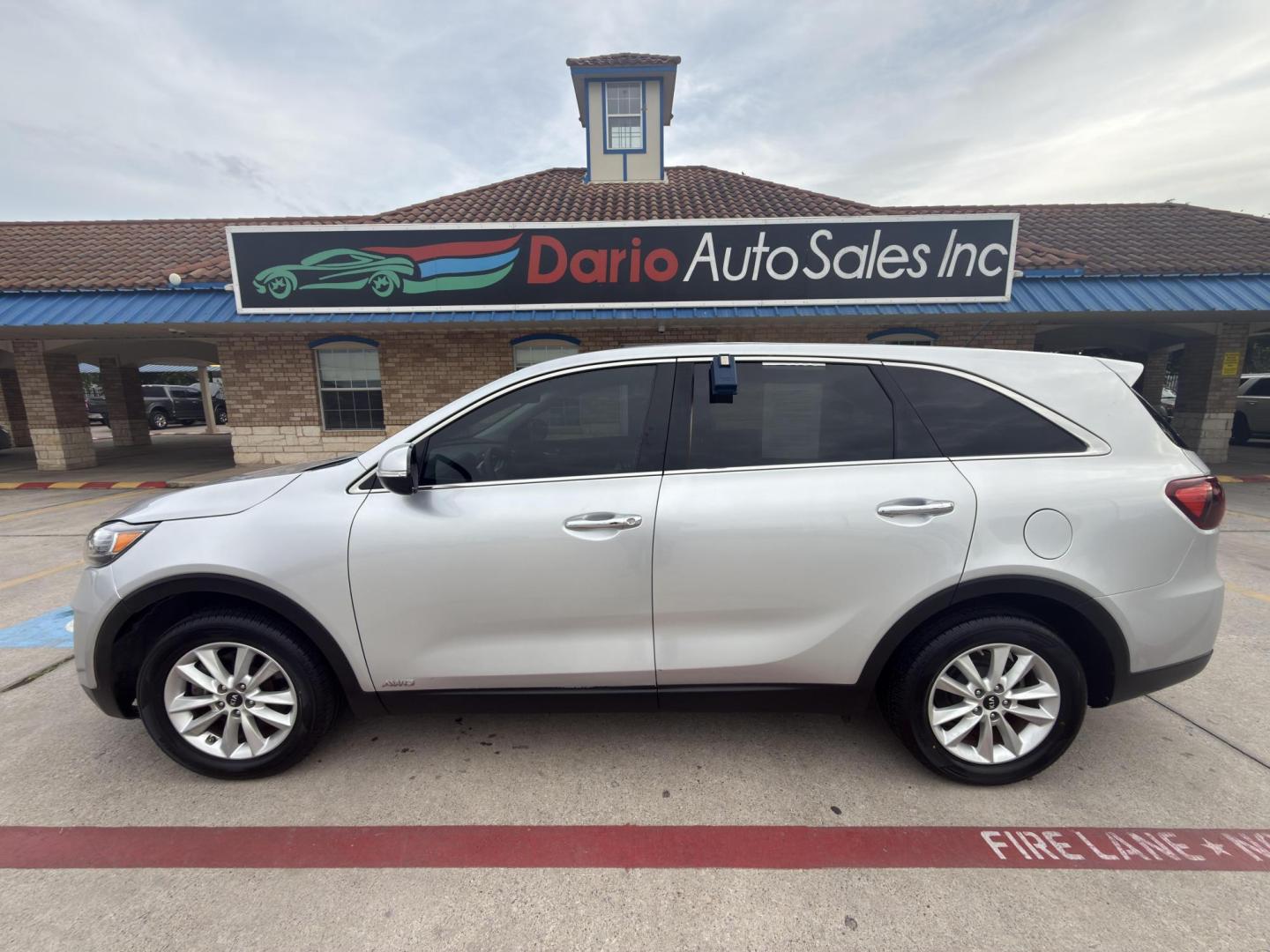 2020 Everlasting Silver /Satin Black, leather Stone Beige, leather Kia Sorento 72484 (5XYPGDA50LG) with an 3.3L V6 DOHC 24V engine, 8-Speed Automatic transmission, located at 2401 E Main St., Grand Prairie, TX, 75050, (972) 262-4440, 32.748981, -96.969643 - Photo#1