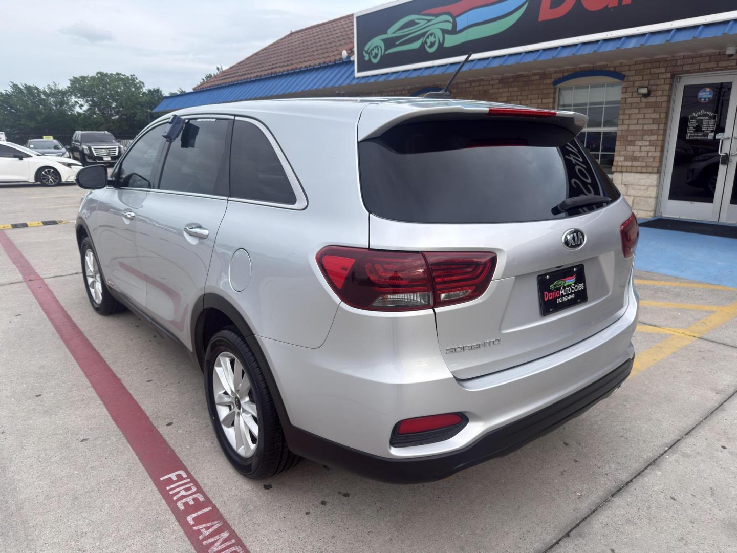 2020 Everlasting Silver /Satin Black, leather Stone Beige, leather Kia Sorento 72484 (5XYPGDA50LG) with an 3.3L V6 DOHC 24V engine, 8-Speed Automatic transmission, located at 2401 E Main St., Grand Prairie, TX, 75050, (972) 262-4440, 32.748981, -96.969643 - Photo#2