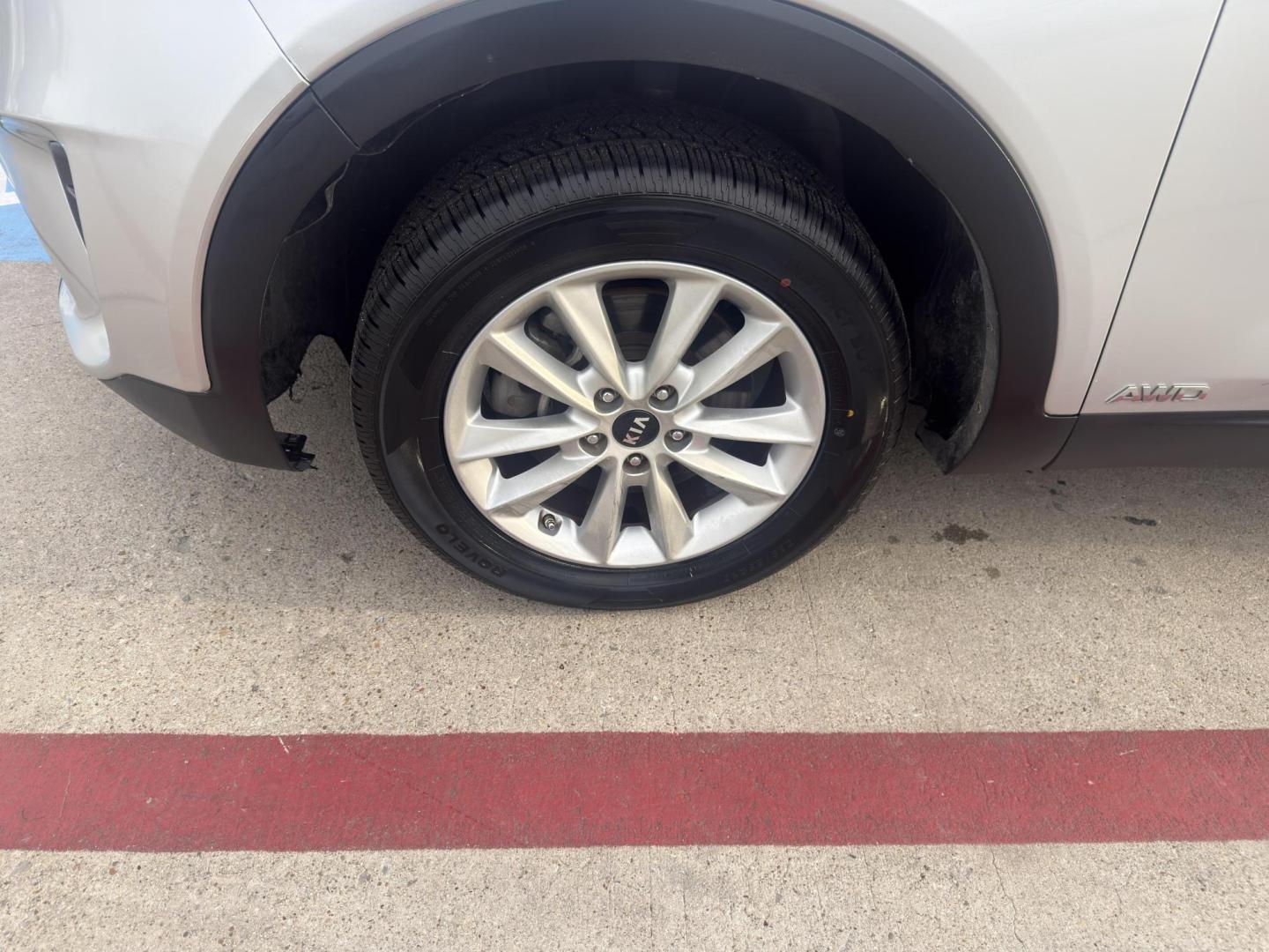 2020 Everlasting Silver /Satin Black, leather Stone Beige, leather Kia Sorento 72484 (5XYPGDA50LG) with an 3.3L V6 DOHC 24V engine, 8-Speed Automatic transmission, located at 2401 E Main St., Grand Prairie, TX, 75050, (972) 262-4440, 32.748981, -96.969643 - Photo#8