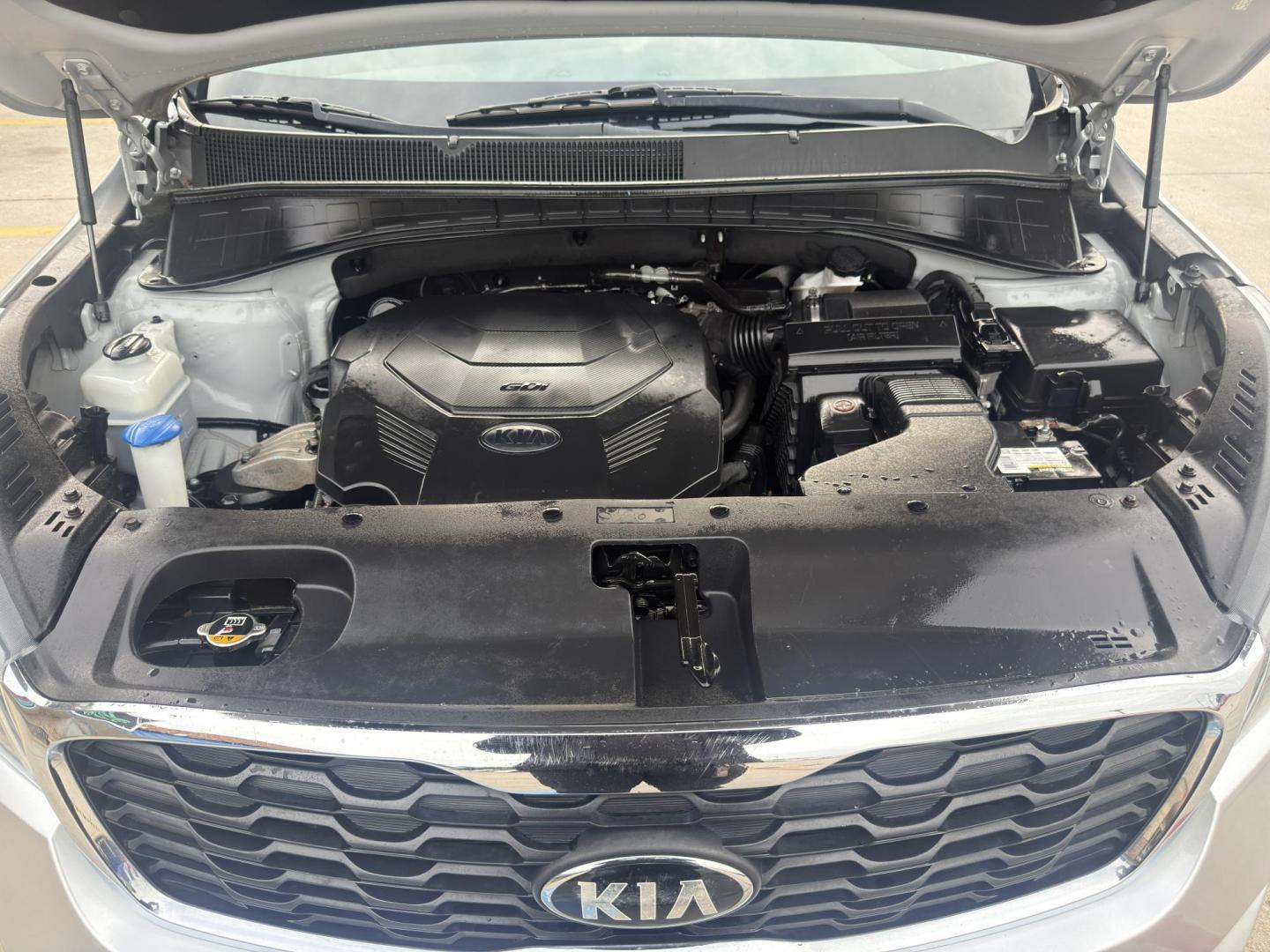 2020 Everlasting Silver /Satin Black, leather Stone Beige, leather Kia Sorento 72484 (5XYPGDA50LG) with an 3.3L V6 DOHC 24V engine, 8-Speed Automatic transmission, located at 2401 E Main St., Grand Prairie, TX, 75050, (972) 262-4440, 32.748981, -96.969643 - Photo#11