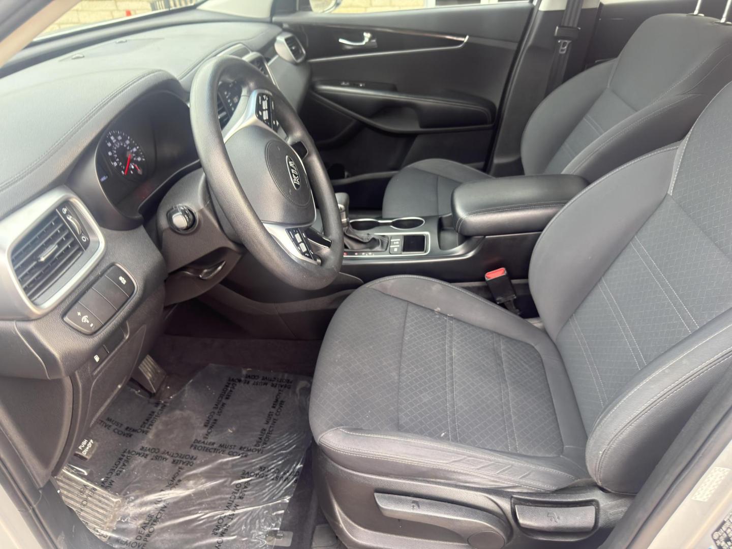 2020 Everlasting Silver /Satin Black, leather Stone Beige, leather Kia Sorento 72484 (5XYPGDA50LG) with an 3.3L V6 DOHC 24V engine, 8-Speed Automatic transmission, located at 2401 E Main St., Grand Prairie, TX, 75050, (972) 262-4440, 32.748981, -96.969643 - Photo#14