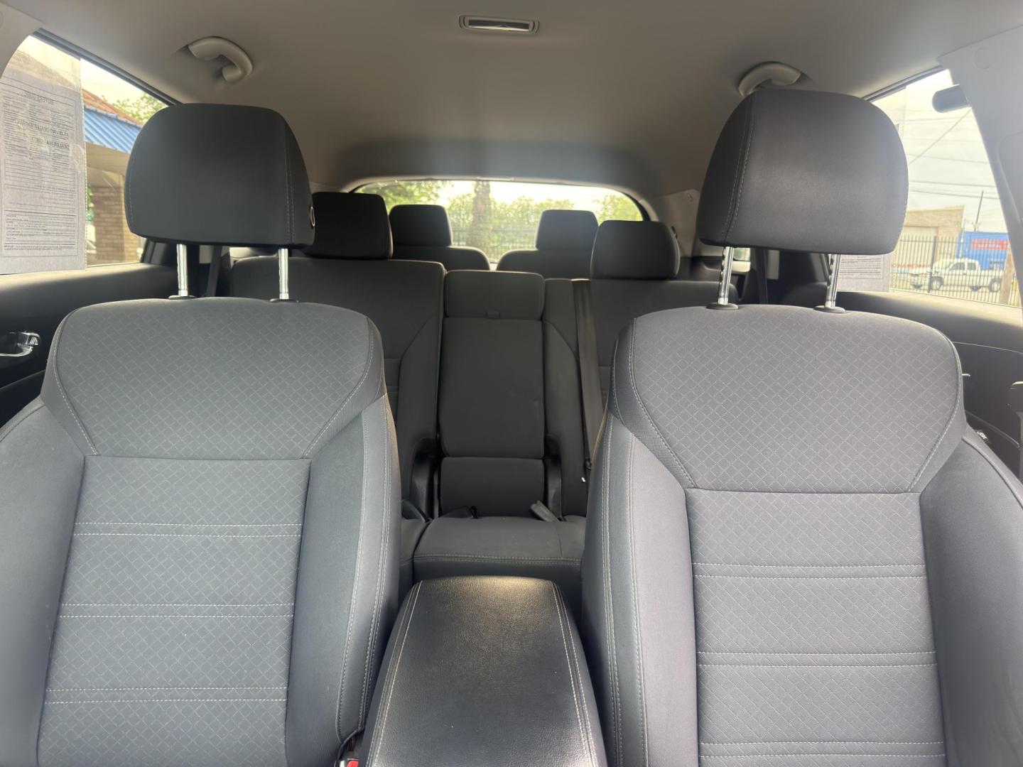 2020 Everlasting Silver /Satin Black, leather Stone Beige, leather Kia Sorento 72484 (5XYPGDA50LG) with an 3.3L V6 DOHC 24V engine, 8-Speed Automatic transmission, located at 2401 E Main St., Grand Prairie, TX, 75050, (972) 262-4440, 32.748981, -96.969643 - Photo#15