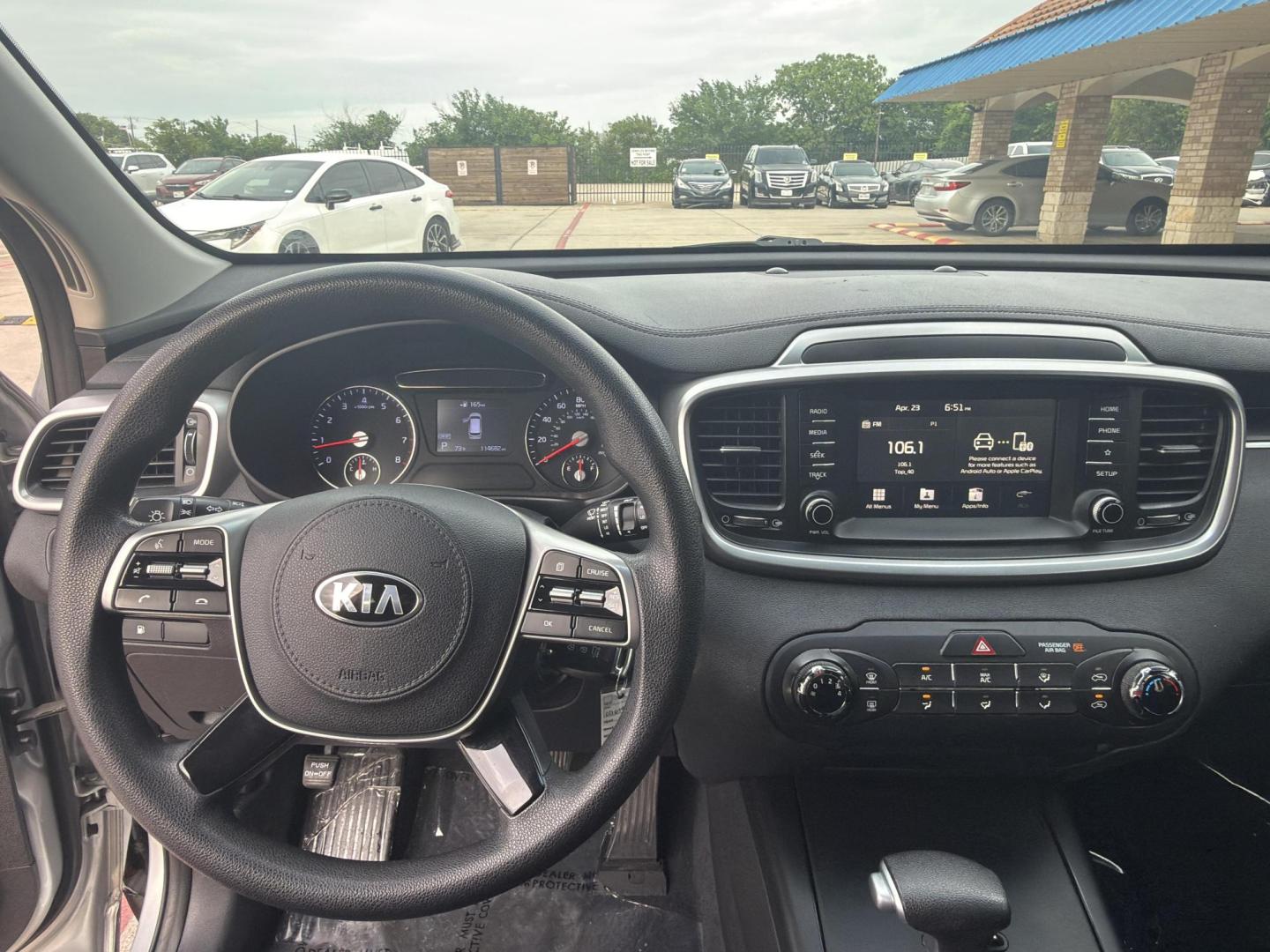 2020 Everlasting Silver /Satin Black, leather Stone Beige, leather Kia Sorento 72484 (5XYPGDA50LG) with an 3.3L V6 DOHC 24V engine, 8-Speed Automatic transmission, located at 2401 E Main St., Grand Prairie, TX, 75050, (972) 262-4440, 32.748981, -96.969643 - Photo#18