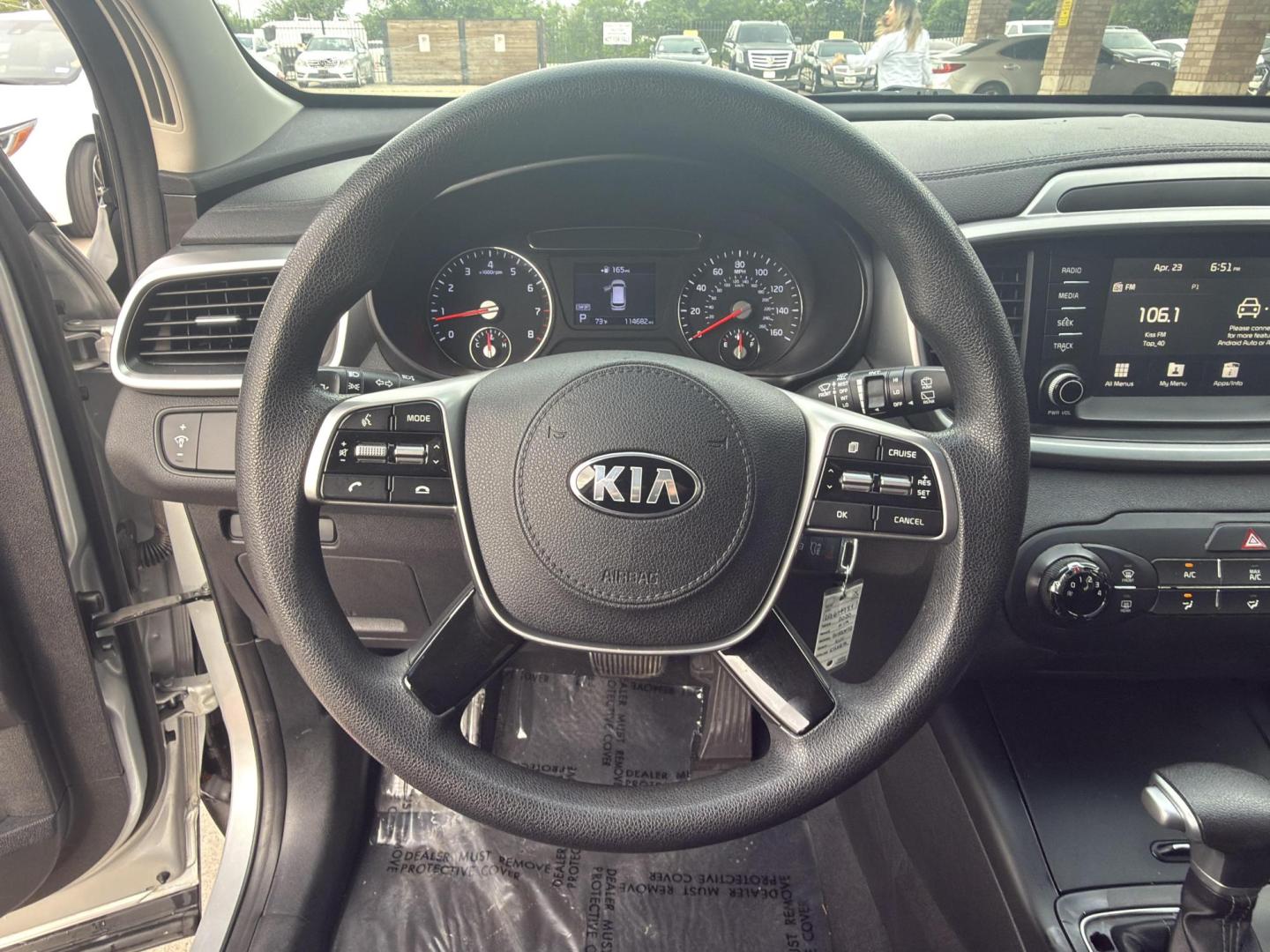 2020 Everlasting Silver /Satin Black, leather Stone Beige, leather Kia Sorento 72484 (5XYPGDA50LG) with an 3.3L V6 DOHC 24V engine, 8-Speed Automatic transmission, located at 2401 E Main St., Grand Prairie, TX, 75050, (972) 262-4440, 32.748981, -96.969643 - Photo#19