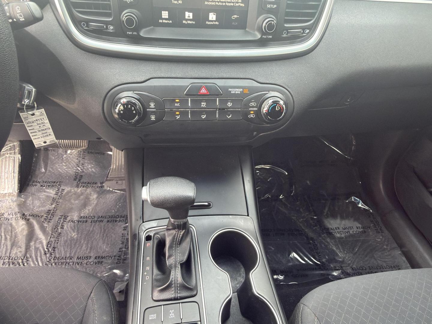 2020 Everlasting Silver /Satin Black, leather Stone Beige, leather Kia Sorento 72484 (5XYPGDA50LG) with an 3.3L V6 DOHC 24V engine, 8-Speed Automatic transmission, located at 2401 E Main St., Grand Prairie, TX, 75050, (972) 262-4440, 32.748981, -96.969643 - Photo#21