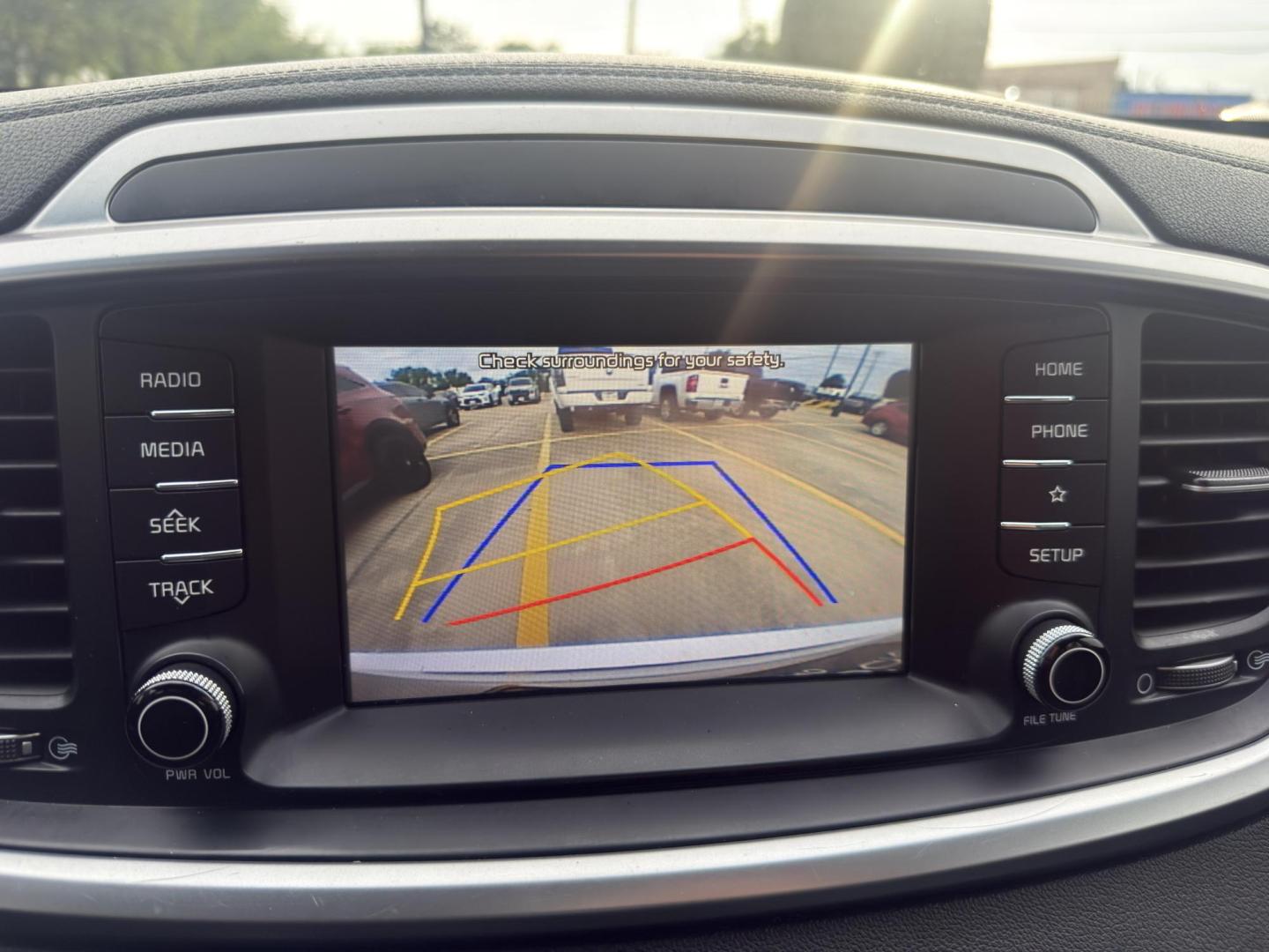 2020 Everlasting Silver /Satin Black, leather Stone Beige, leather Kia Sorento 72484 (5XYPGDA50LG) with an 3.3L V6 DOHC 24V engine, 8-Speed Automatic transmission, located at 2401 E Main St., Grand Prairie, TX, 75050, (972) 262-4440, 32.748981, -96.969643 - Photo#22