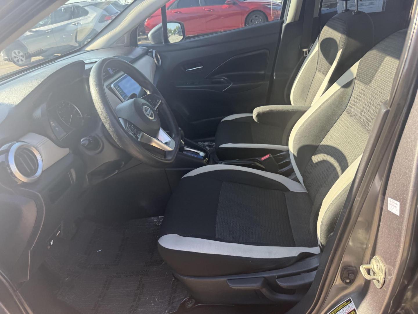 2020 Brilliant Silver Metallic /Graphite, premium cloth Nissan Versa 70760 (3N1CN8EV2LL) with an 1.6L L4 DOHC 16V engine, Continuously Variable Transmission transmission, located at 2401 E Main St., Grand Prairie, TX, 75050, (972) 262-4440, 32.748981, -96.969643 - Photo#10