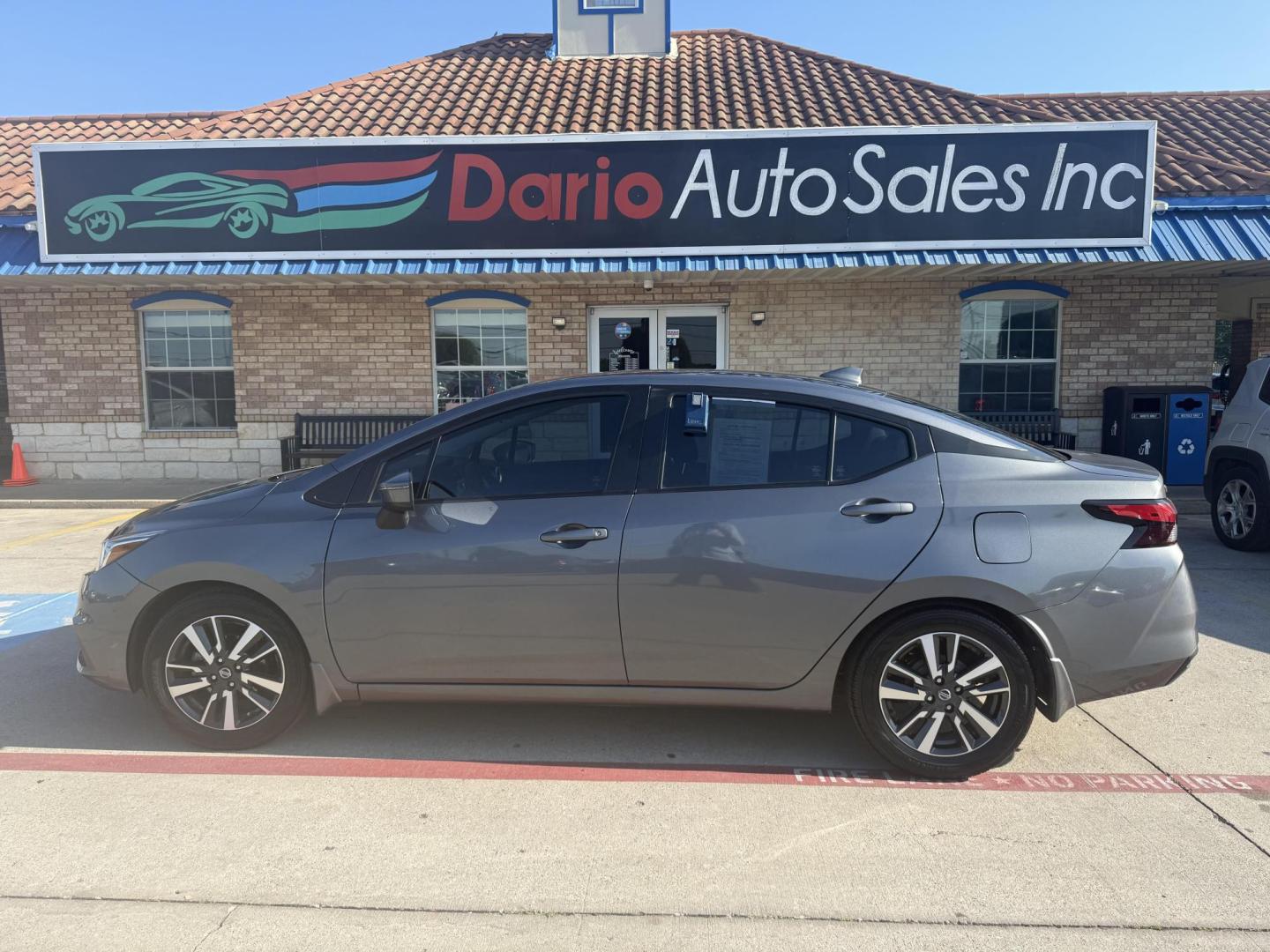 2020 Brilliant Silver Metallic /Graphite, premium cloth Nissan Versa 70760 (3N1CN8EV2LL) with an 1.6L L4 DOHC 16V engine, Continuously Variable Transmission transmission, located at 2401 E Main St., Grand Prairie, TX, 75050, (972) 262-4440, 32.748981, -96.969643 - Photo#11