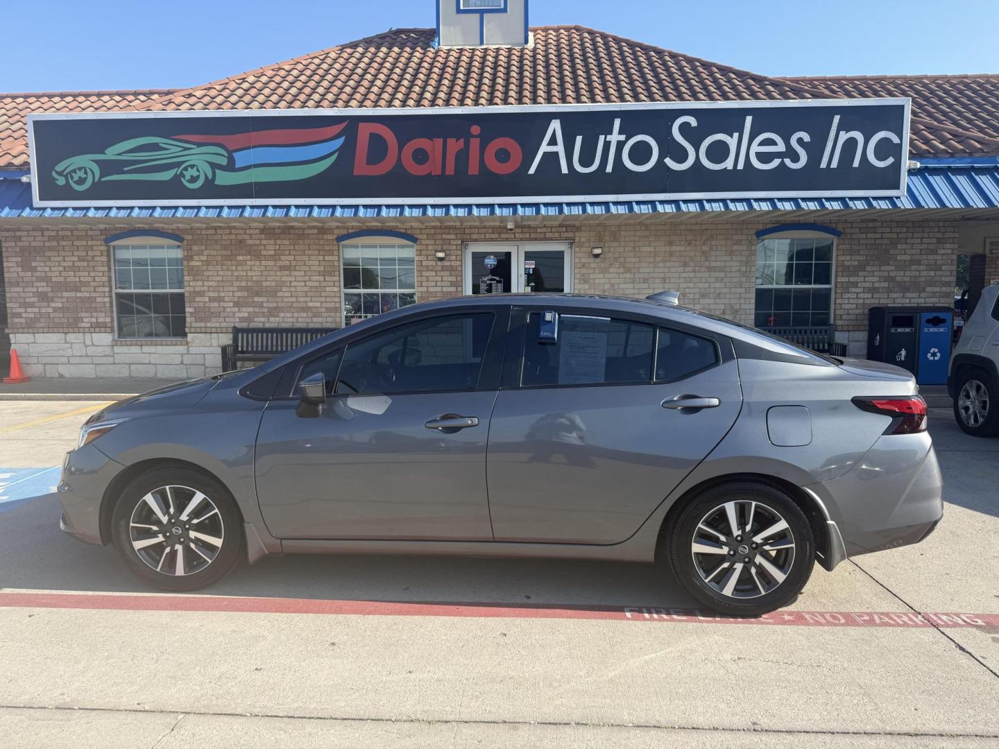 2020 Brilliant Silver Metallic /Graphite, premium cloth Nissan Versa 70760 (3N1CN8EV2LL) with an 1.6L L4 DOHC 16V engine, Continuously Variable Transmission transmission, located at 2401 E Main St., Grand Prairie, TX, 75050, (972) 262-4440, 32.748981, -96.969643 - Photo#16