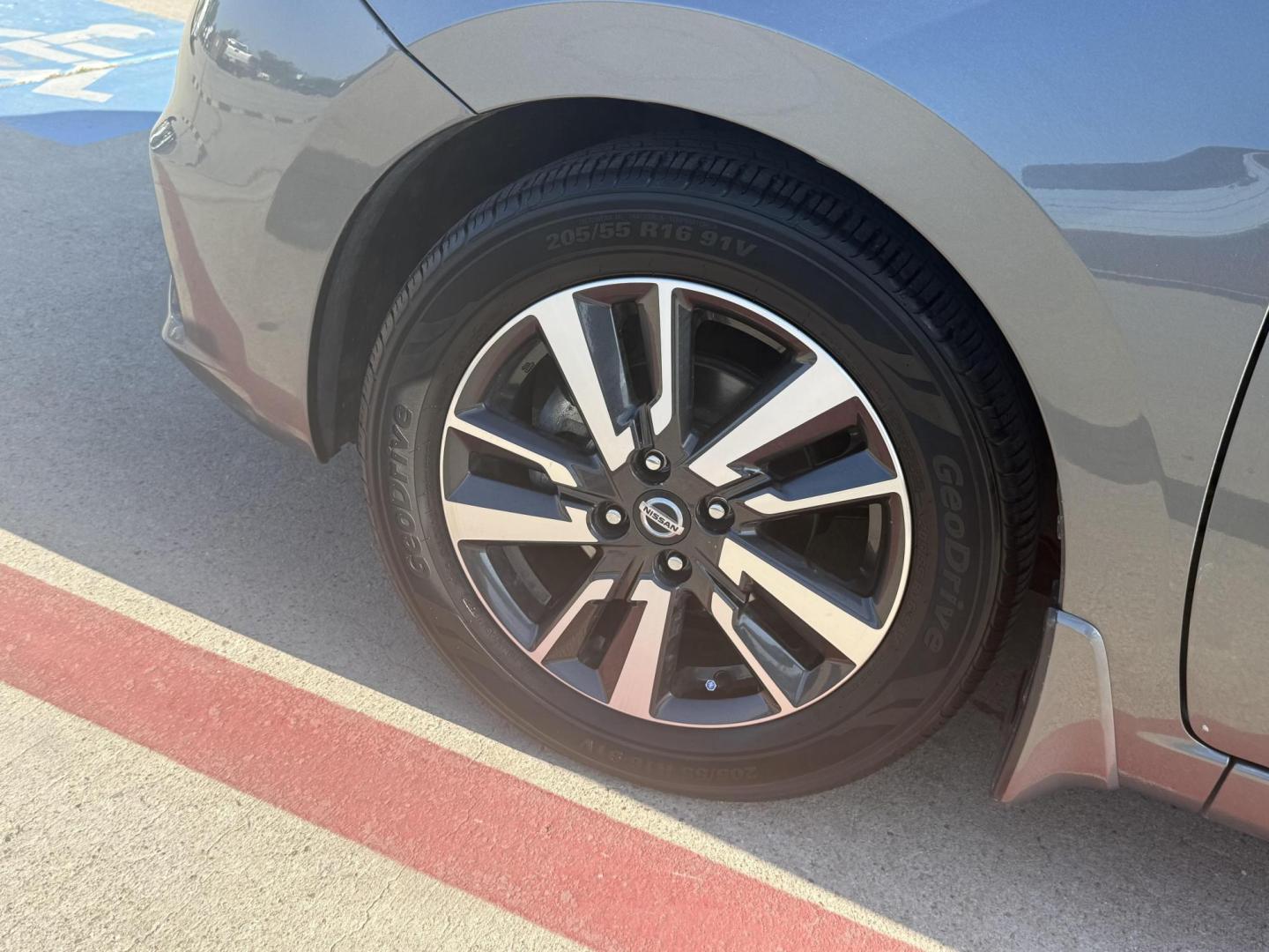 2020 Brilliant Silver Metallic /Graphite, premium cloth Nissan Versa 70760 (3N1CN8EV2LL) with an 1.6L L4 DOHC 16V engine, Continuously Variable Transmission transmission, located at 2401 E Main St., Grand Prairie, TX, 75050, (972) 262-4440, 32.748981, -96.969643 - Photo#17