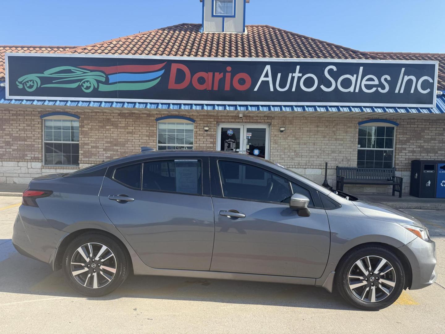 2020 Brilliant Silver Metallic /Graphite, premium cloth Nissan Versa 70760 (3N1CN8EV2LL) with an 1.6L L4 DOHC 16V engine, Continuously Variable Transmission transmission, located at 2401 E Main St., Grand Prairie, TX, 75050, (972) 262-4440, 32.748981, -96.969643 - Photo#20
