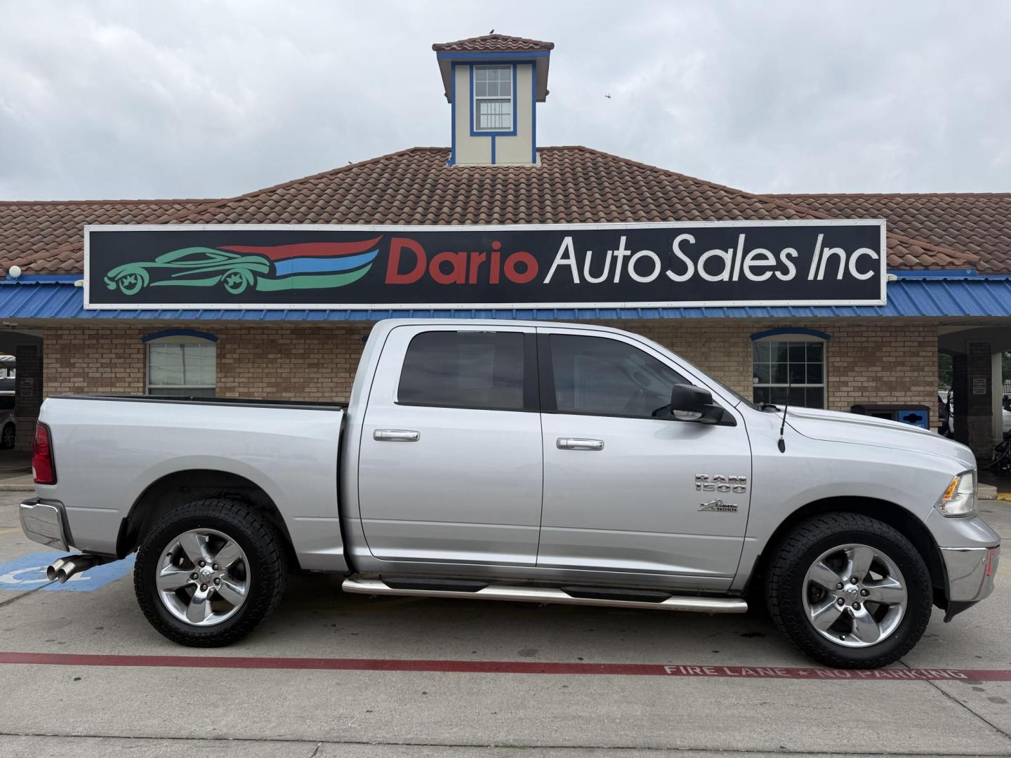 2017 Bright Silver Metallic Clear Coat /Black/Diesel Gray (Fleet), cloth Black/Diesel Gray RAM 1500 55883 (1C6RR7LG2HS) with an 3.6L V6 DOHC 24V FFV engine, 8-Speed Automatic transmission, located at 2401 E Main St., Grand Prairie, TX, 75050, (972) 262-4440, 32.748981, -96.969643 - Photo#21
