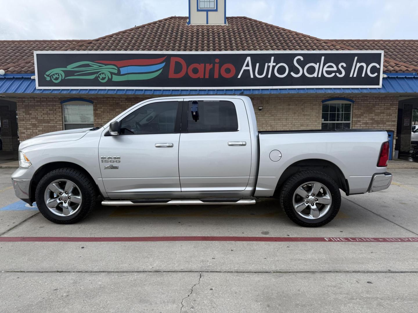 2017 Bright Silver Metallic Clear Coat /Black/Diesel Gray (Fleet), cloth Black/Diesel Gray RAM 1500 55883 (1C6RR7LG2HS) with an 3.6L V6 DOHC 24V FFV engine, 8-Speed Automatic transmission, located at 2401 E Main St., Grand Prairie, TX, 75050, (972) 262-4440, 32.748981, -96.969643 - Photo#24
