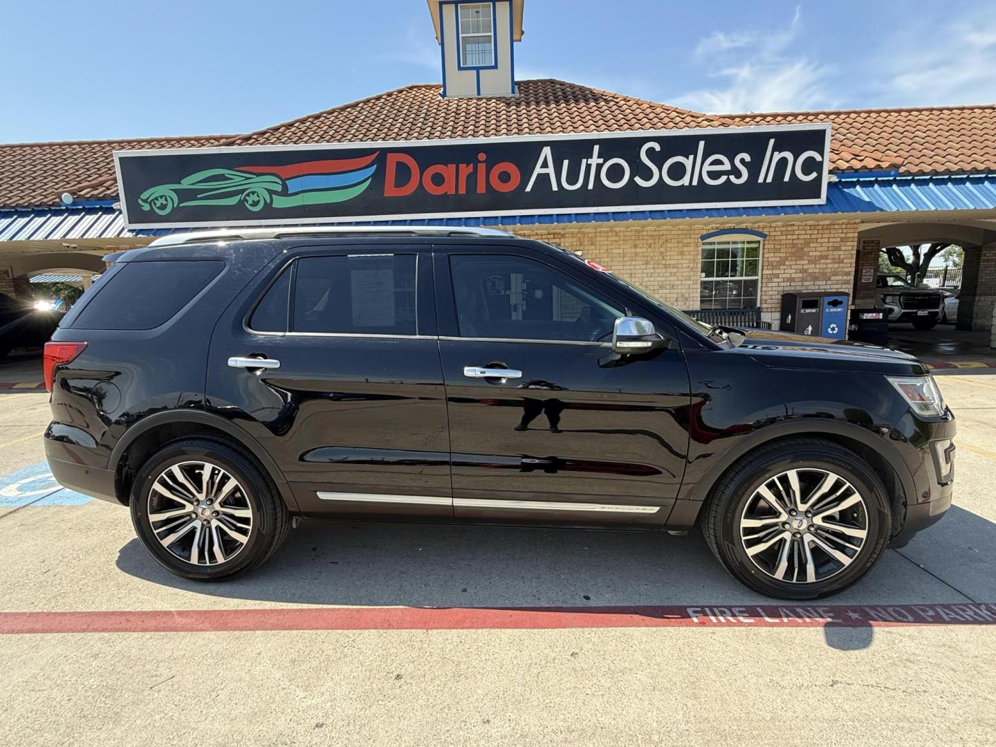 2016 Absolute Black /Medium Soft Ceramic, premium leather Ford Explorer 51920 (1FM5K8HT6GG) with an 3.5L V6 DOHC 24V engine, 6-Speed Automatic transmission, located at 2401 E Main St., Grand Prairie, TX, 75050, (972) 262-4440, 32.748981, -96.969643 - Photo#3
