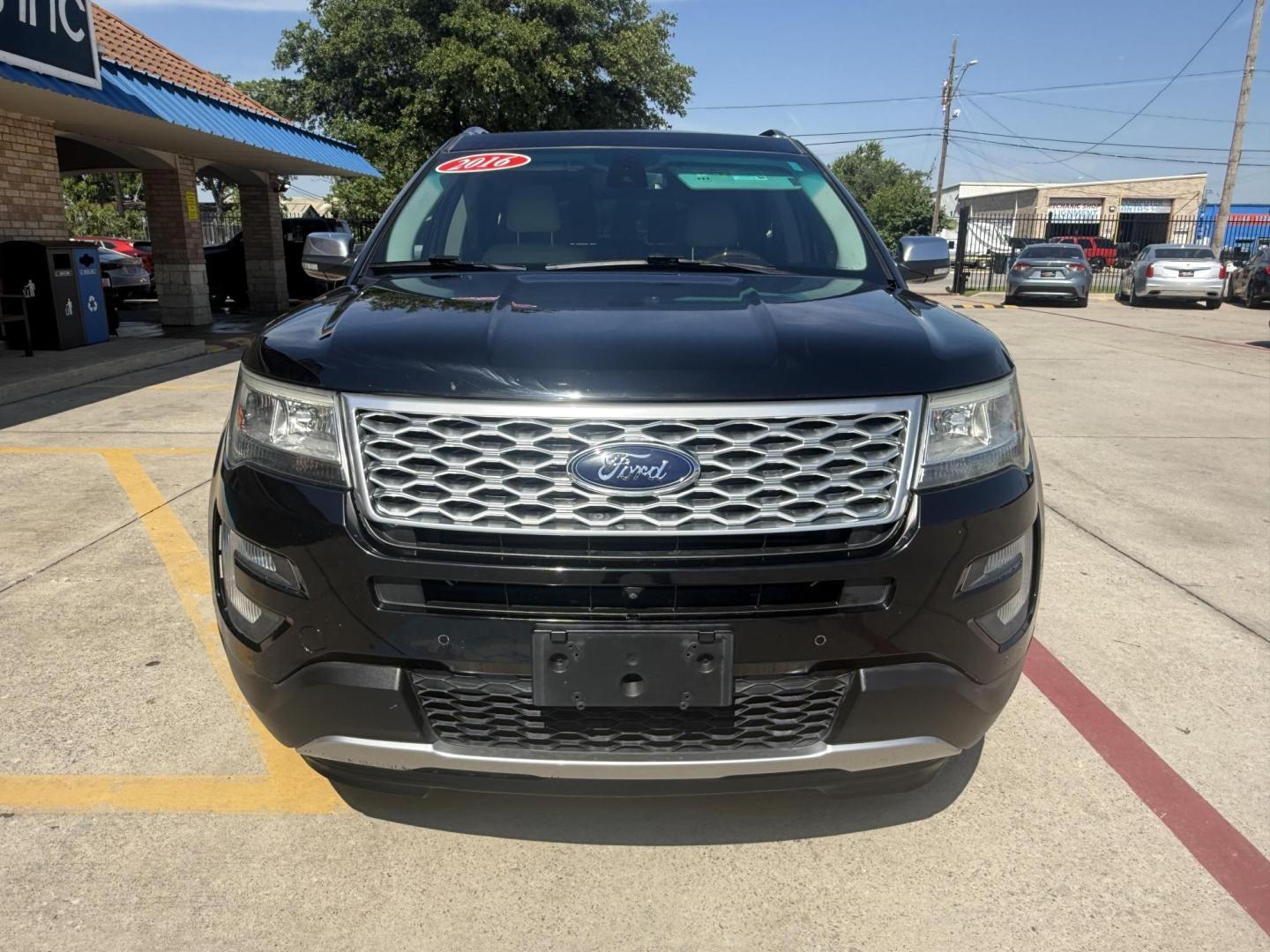 2016 Absolute Black /Medium Soft Ceramic, premium leather Ford Explorer 51920 (1FM5K8HT6GG) with an 3.5L V6 DOHC 24V engine, 6-Speed Automatic transmission, located at 2401 E Main St., Grand Prairie, TX, 75050, (972) 262-4440, 32.748981, -96.969643 - Photo#5