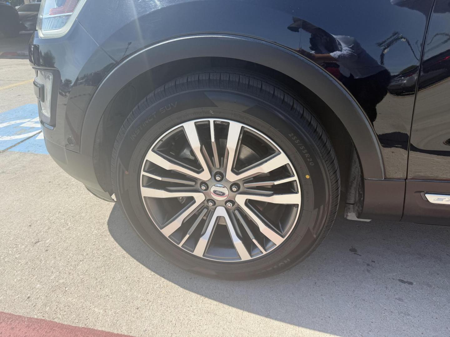 2016 Absolute Black /Medium Soft Ceramic, premium leather Ford Explorer 51920 (1FM5K8HT6GG) with an 3.5L V6 DOHC 24V engine, 6-Speed Automatic transmission, located at 2401 E Main St., Grand Prairie, TX, 75050, (972) 262-4440, 32.748981, -96.969643 - Photo#9