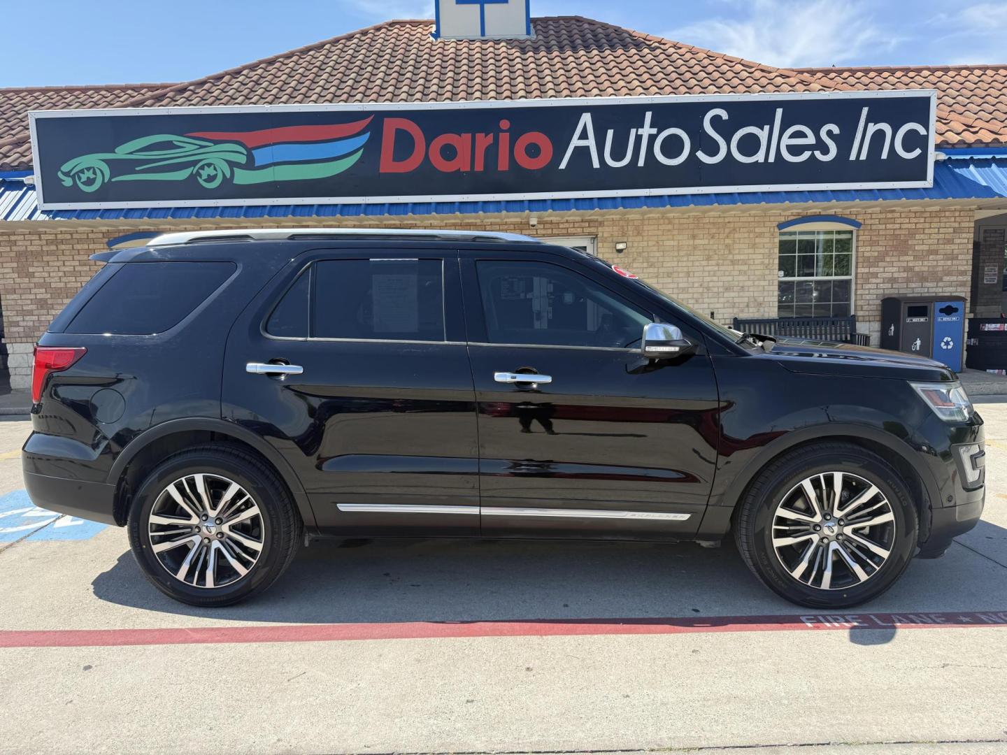 2016 Absolute Black /Medium Soft Ceramic, premium leather Ford Explorer 51920 (1FM5K8HT6GG) with an 3.5L V6 DOHC 24V engine, 6-Speed Automatic transmission, located at 2401 E Main St., Grand Prairie, TX, 75050, (972) 262-4440, 32.748981, -96.969643 - Photo#22