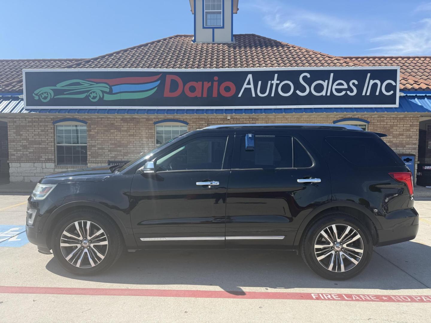 2016 Absolute Black /Medium Soft Ceramic, premium leather Ford Explorer 51920 (1FM5K8HT6GG) with an 3.5L V6 DOHC 24V engine, 6-Speed Automatic transmission, located at 2401 E Main St., Grand Prairie, TX, 75050, (972) 262-4440, 32.748981, -96.969643 - Photo#27