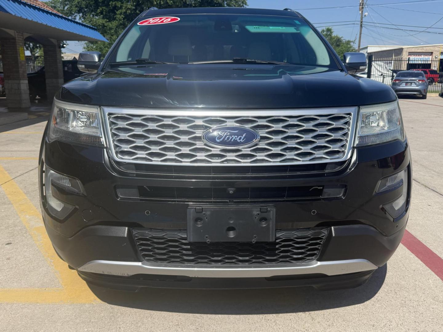 2016 Absolute Black /Medium Soft Ceramic, premium leather Ford Explorer 51920 (1FM5K8HT6GG) with an 3.5L V6 DOHC 24V engine, 6-Speed Automatic transmission, located at 2401 E Main St., Grand Prairie, TX, 75050, (972) 262-4440, 32.748981, -96.969643 - Photo#31