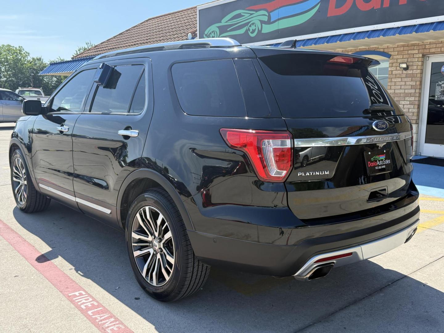 2016 Absolute Black /Medium Soft Ceramic, premium leather Ford Explorer 51920 (1FM5K8HT6GG) with an 3.5L V6 DOHC 24V engine, 6-Speed Automatic transmission, located at 2401 E Main St., Grand Prairie, TX, 75050, (972) 262-4440, 32.748981, -96.969643 - Photo#37