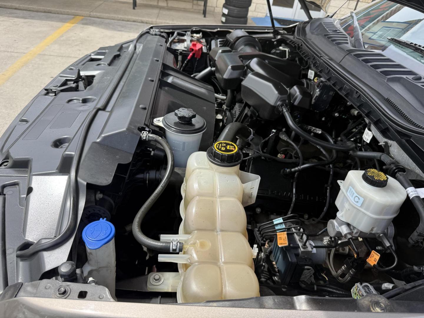 2019 Silver Spruce /Medium Earth Gray (Fleet), cloth Medium Earth Gray Ford F-350 SD 62630 (1FT8X3A60KE) with an 6.2L V8 OHV 16V engine, 6-Speed Automatic transmission, located at 2401 E Main St., Grand Prairie, TX, 75050, (972) 262-4440, 32.748981, -96.969643 - Photo#9