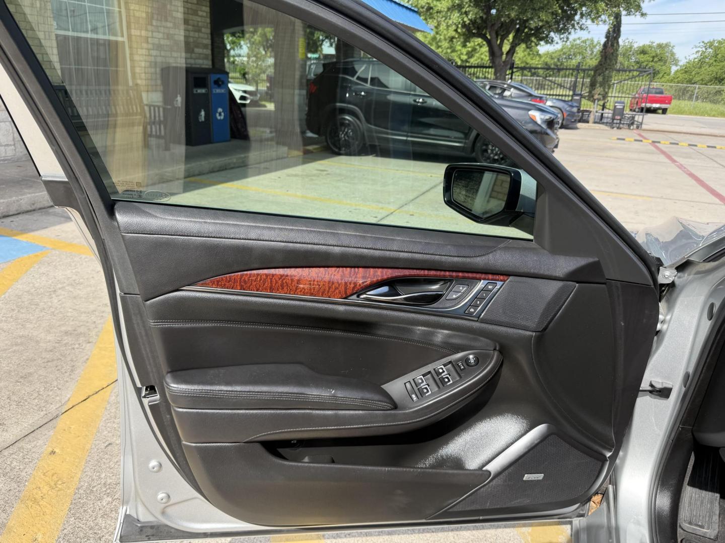 2014 Radiant Silver Metallic /Light Cashmere/Medium Cashmere Twilight Blue/Jet B Cadillac CTS 47084 (1G6AX5SXXE0) with an 2.0L L4 DOHC 16V TURBO engine, 6-Speed Automatic transmission, located at 2401 E Main St., Grand Prairie, TX, 75050, (972) 262-4440, 32.748981, -96.969643 - Photo#9