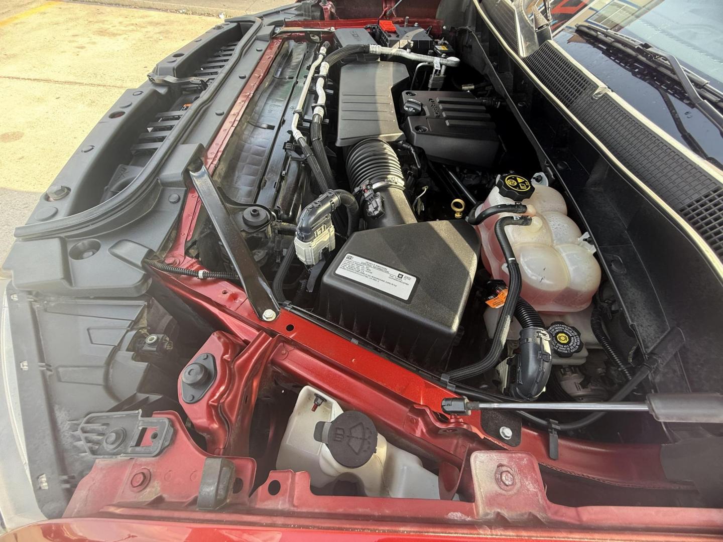 2021 Red Hot /Gideon/Very Dark Atmosphere, cloth Gideon/Very Dar Chevrolet Silverado 1500 74658 (1GCPWDEKXMZ) with an 2.7L L4 DOHC 16V TURBO engine, 6-Speed Automatic transmission, located at 2401 E Main St., Grand Prairie, TX, 75050, (972) 262-4440, 32.748981, -96.969643 - Photo#4