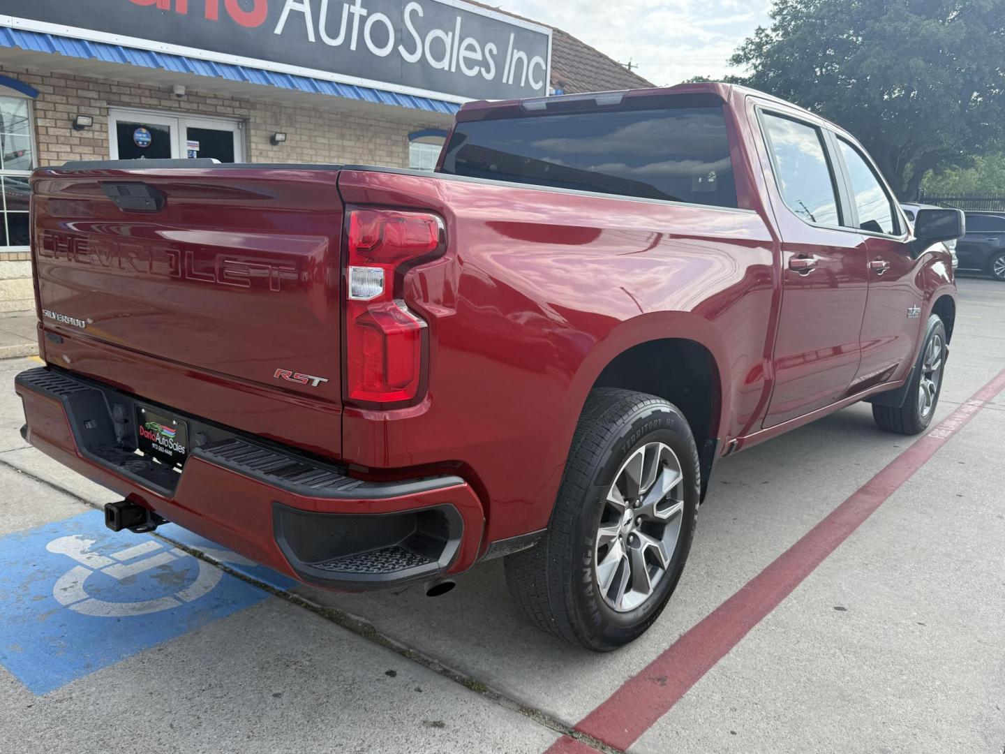 2021 Red Hot /Gideon/Very Dark Atmosphere, cloth Gideon/Very Dar Chevrolet Silverado 1500 74658 (1GCPWDEKXMZ) with an 2.7L L4 DOHC 16V TURBO engine, 6-Speed Automatic transmission, located at 2401 E Main St., Grand Prairie, TX, 75050, (972) 262-4440, 32.748981, -96.969643 - Photo#10