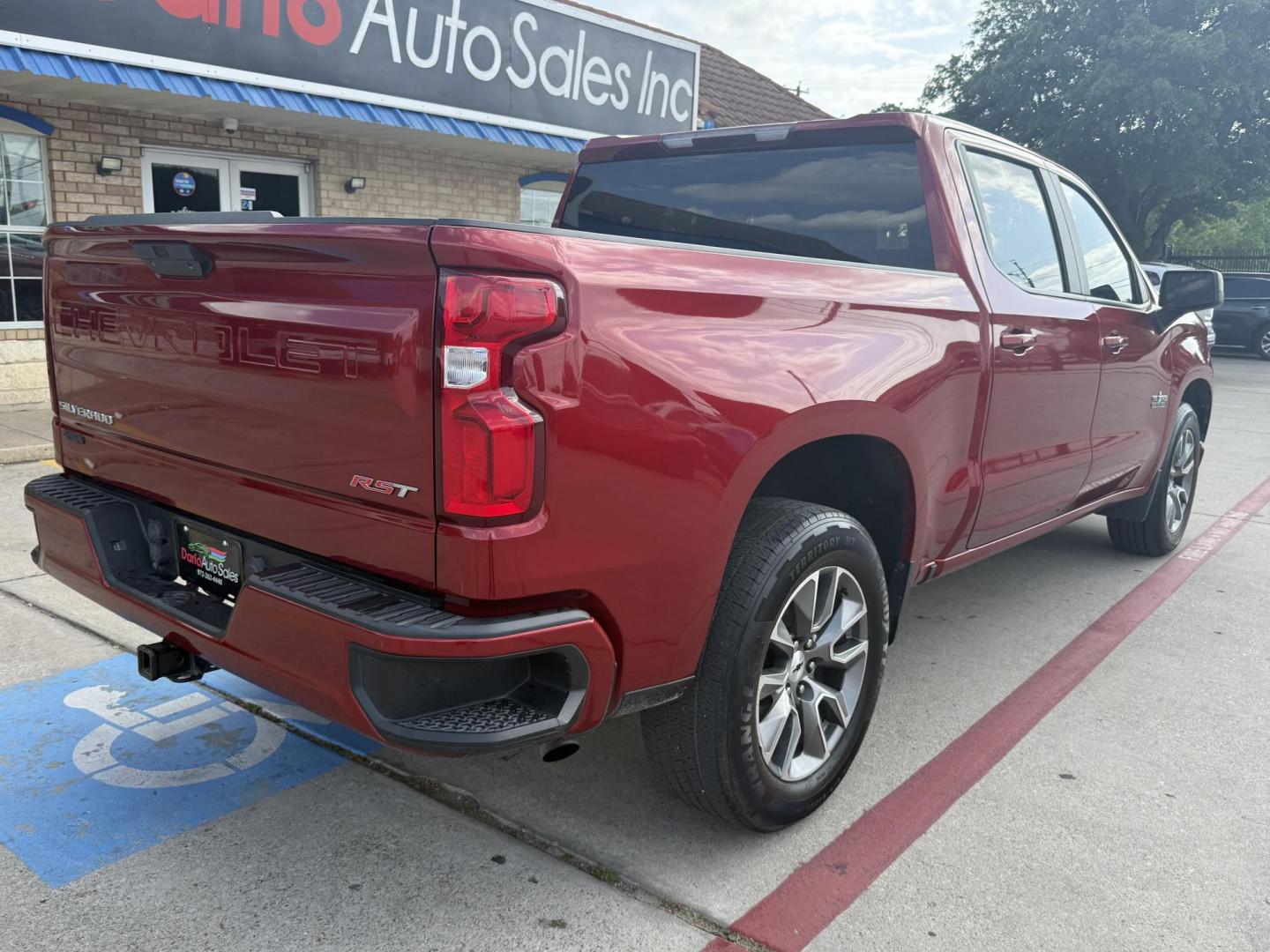 2021 Red Hot /Gideon/Very Dark Atmosphere, cloth Gideon/Very Dar Chevrolet Silverado 1500 74658 (1GCPWDEKXMZ) with an 2.7L L4 DOHC 16V TURBO engine, 6-Speed Automatic transmission, located at 2401 E Main St., Grand Prairie, TX, 75050, (972) 262-4440, 32.748981, -96.969643 - Photo#20