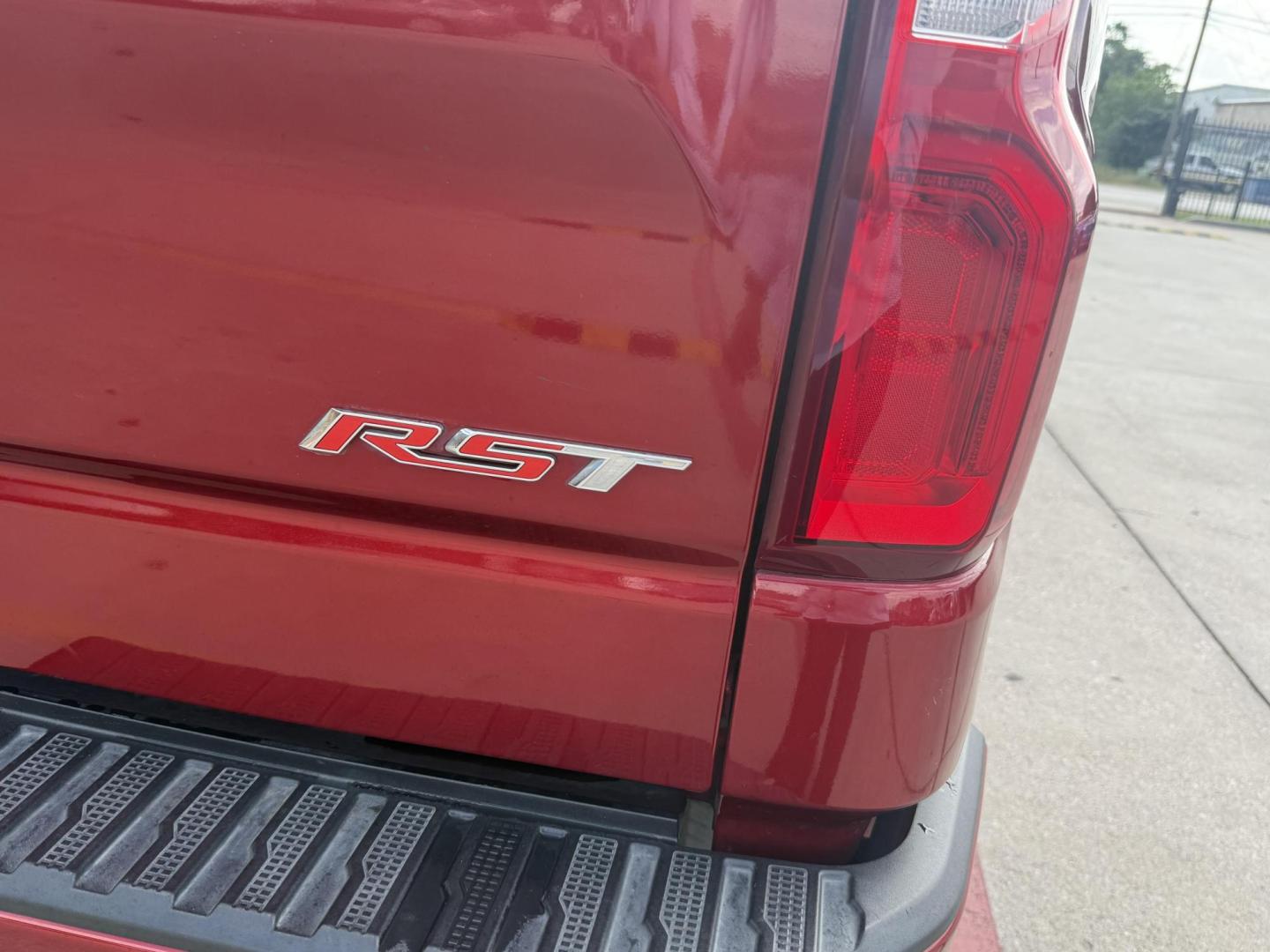 2021 Red Hot /Gideon/Very Dark Atmosphere, cloth Gideon/Very Dar Chevrolet Silverado 1500 74658 (1GCPWDEKXMZ) with an 2.7L L4 DOHC 16V TURBO engine, 6-Speed Automatic transmission, located at 2401 E Main St., Grand Prairie, TX, 75050, (972) 262-4440, 32.748981, -96.969643 - Photo#24