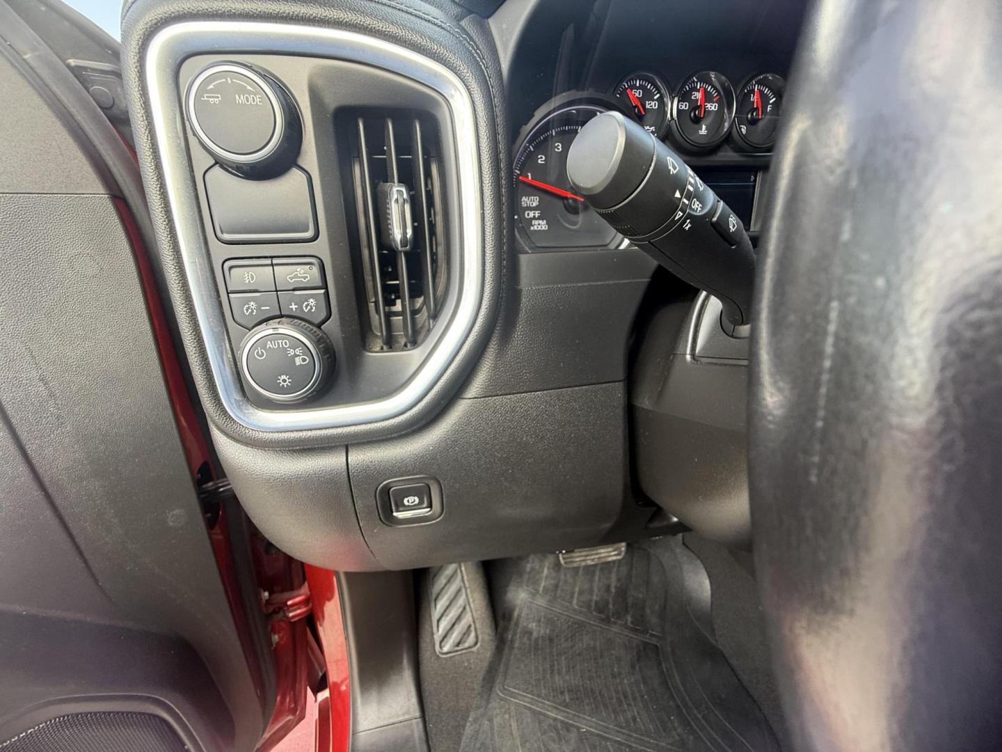 2021 Red Hot /Gideon/Very Dark Atmosphere, cloth Gideon/Very Dar Chevrolet Silverado 1500 74658 (1GCPWDEKXMZ) with an 2.7L L4 DOHC 16V TURBO engine, 6-Speed Automatic transmission, located at 2401 E Main St., Grand Prairie, TX, 75050, (972) 262-4440, 32.748981, -96.969643 - Photo#28