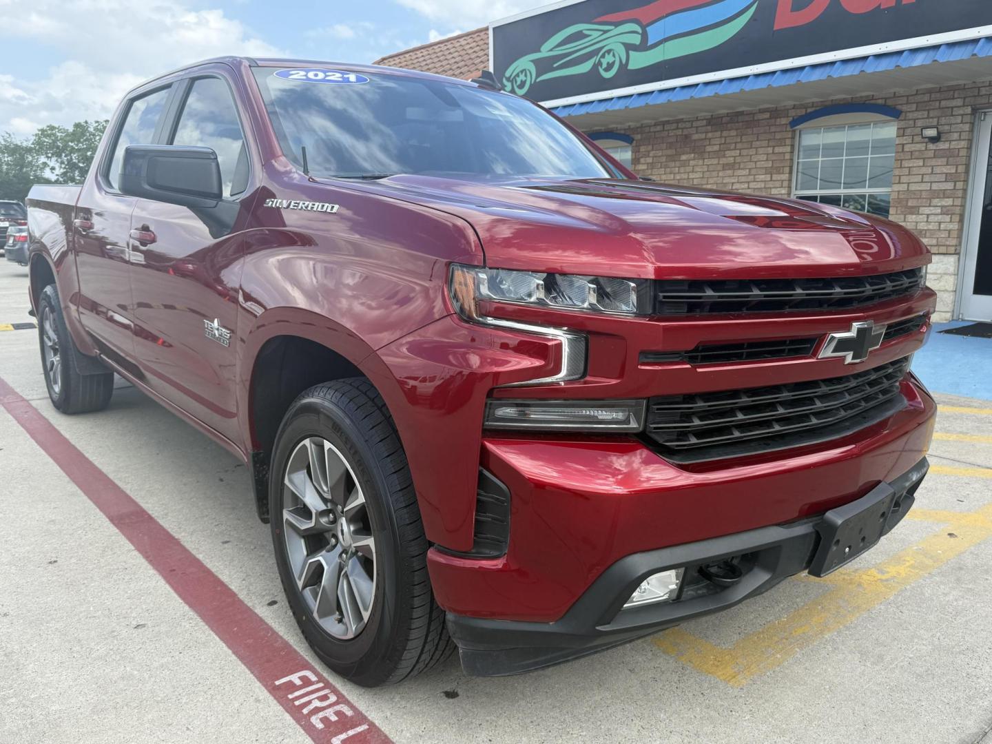 2021 Red Hot /Gideon/Very Dark Atmosphere, cloth Gideon/Very Dar Chevrolet Silverado 1500 74658 (1GCPWDEKXMZ) with an 2.7L L4 DOHC 16V TURBO engine, 6-Speed Automatic transmission, located at 2401 E Main St., Grand Prairie, TX, 75050, (972) 262-4440, 32.748981, -96.969643 - Photo#30