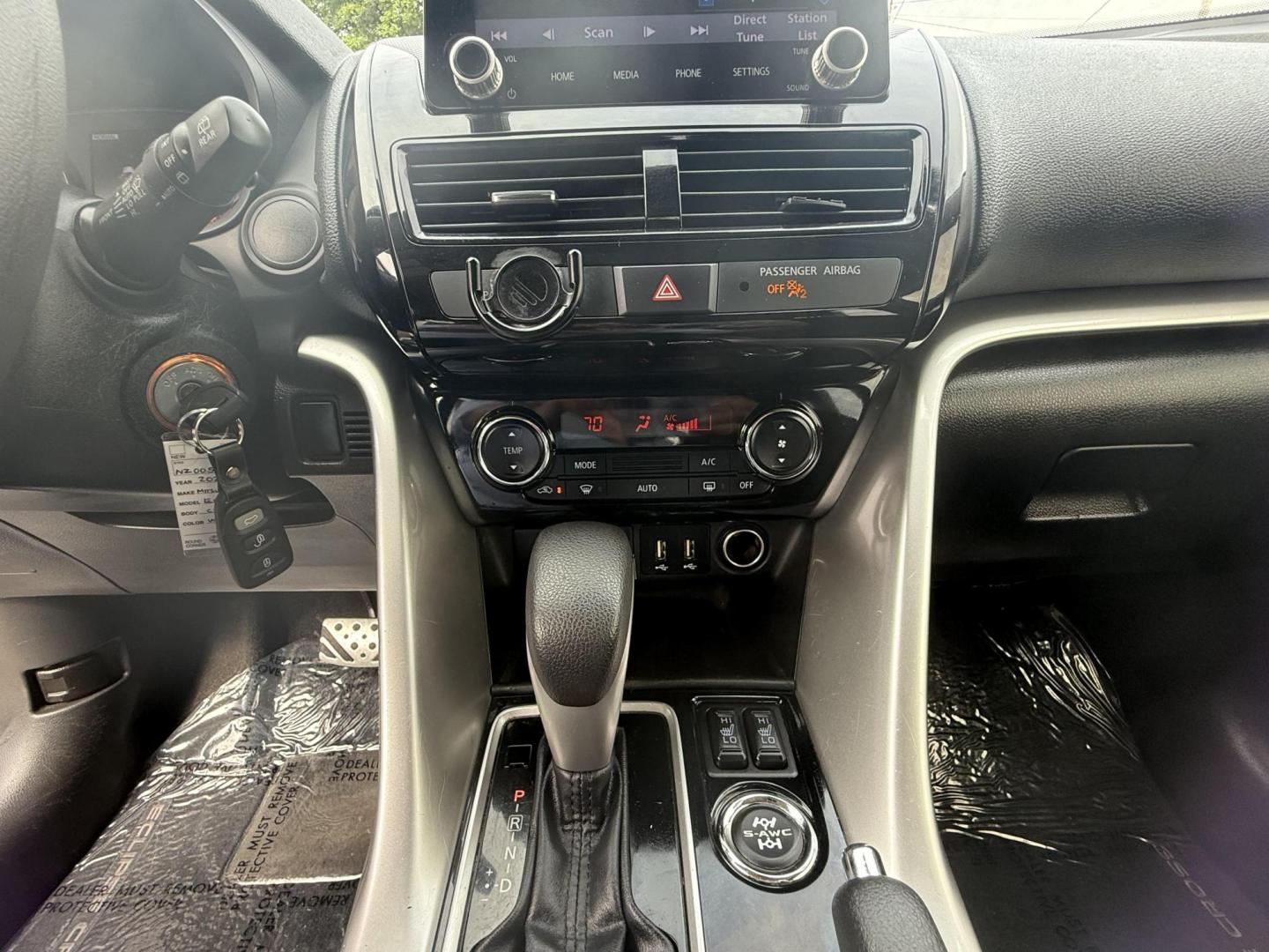 2022 White Diamond /Black Mitsubishi Eclipse Cross 76124 (JA4ATVAA2NZ) with an 1.5L L4 DOHC 16V engine, Continuously Variable Transmission transmission, located at 2401 E Main St., Grand Prairie, TX, 75050, (972) 262-4440, 32.748981, -96.969643 - Photo#3